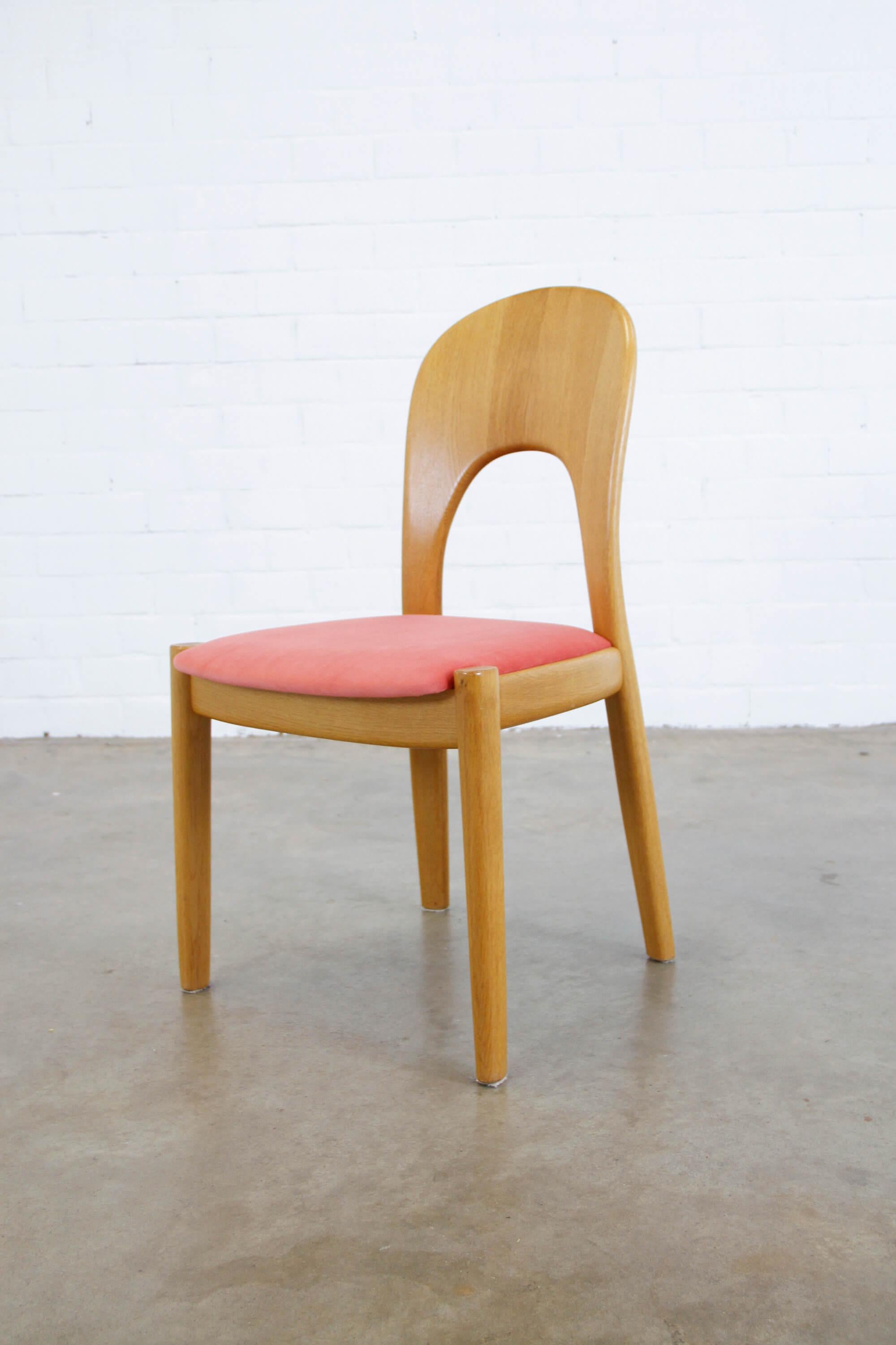 Danish Set of 6 Dining chairs by Niels Koefoed in Oak and Pink Velvet