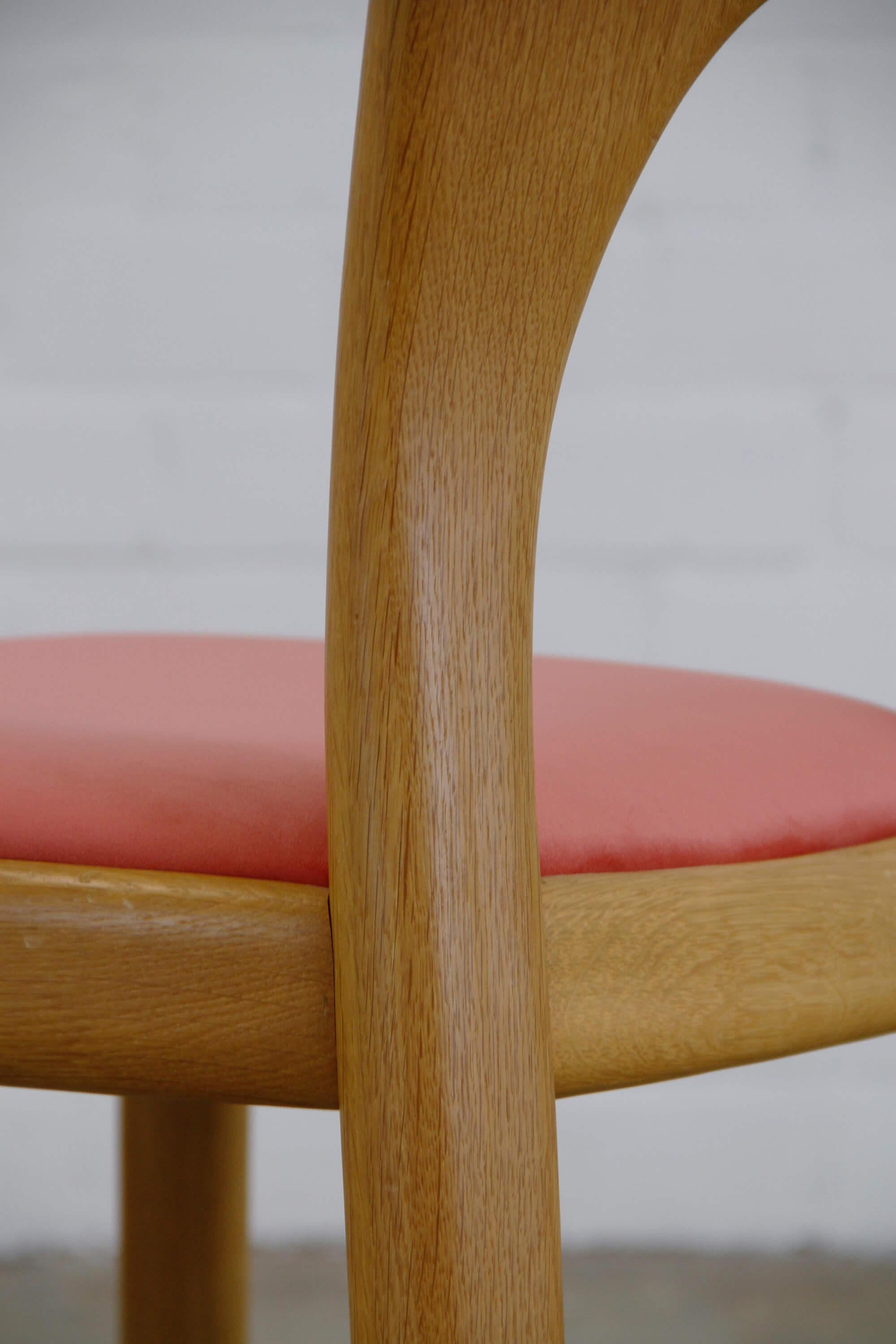 20th Century Set of 6 Dining chairs by Niels Koefoed in Oak and Pink Velvet