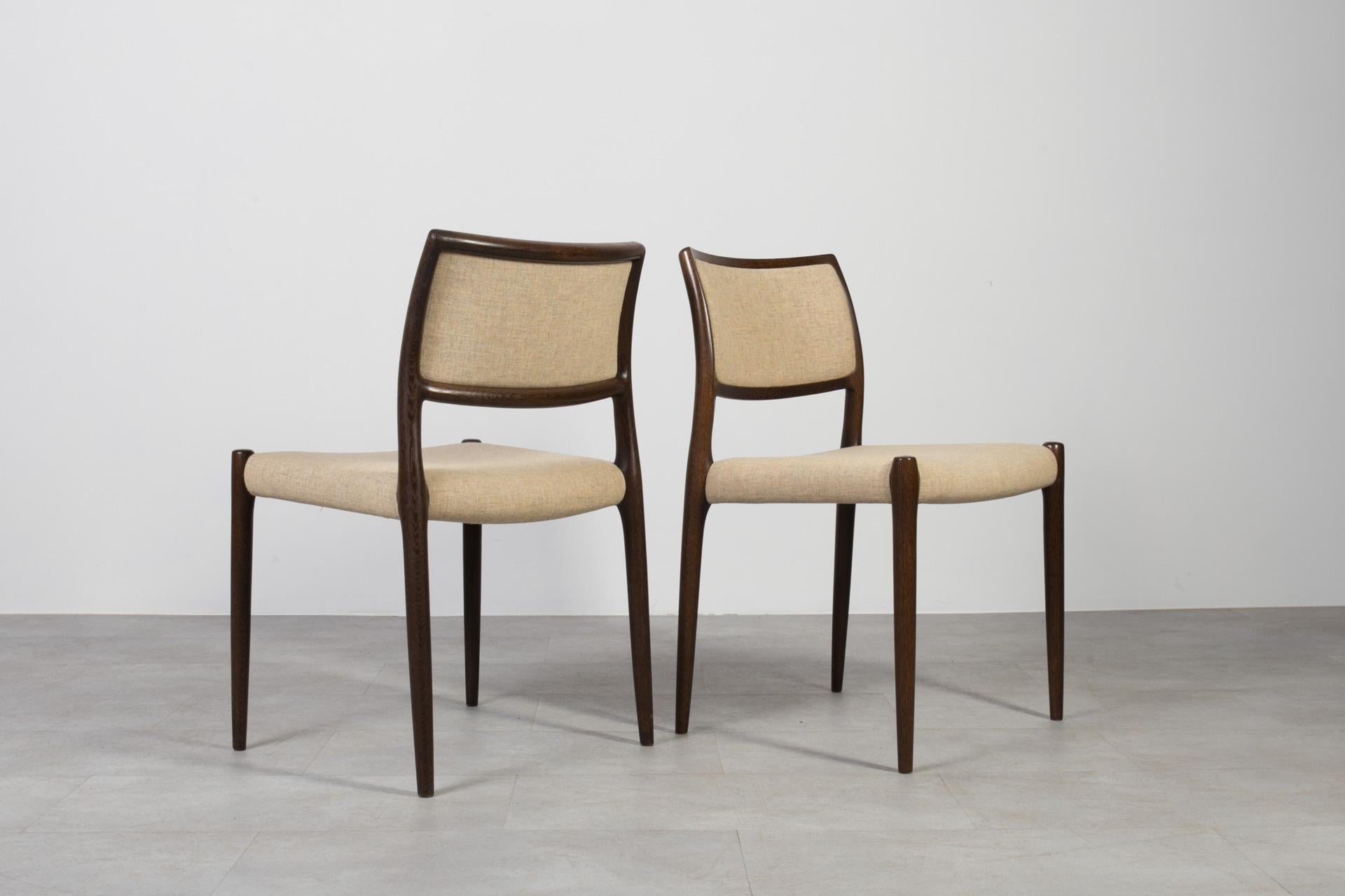 Milieu du XXe siècle Ensemble de 6 chaises de salle à manger par Niels Otto Møller, J.L. Møllers Møbelfabrik, Danemark en vente