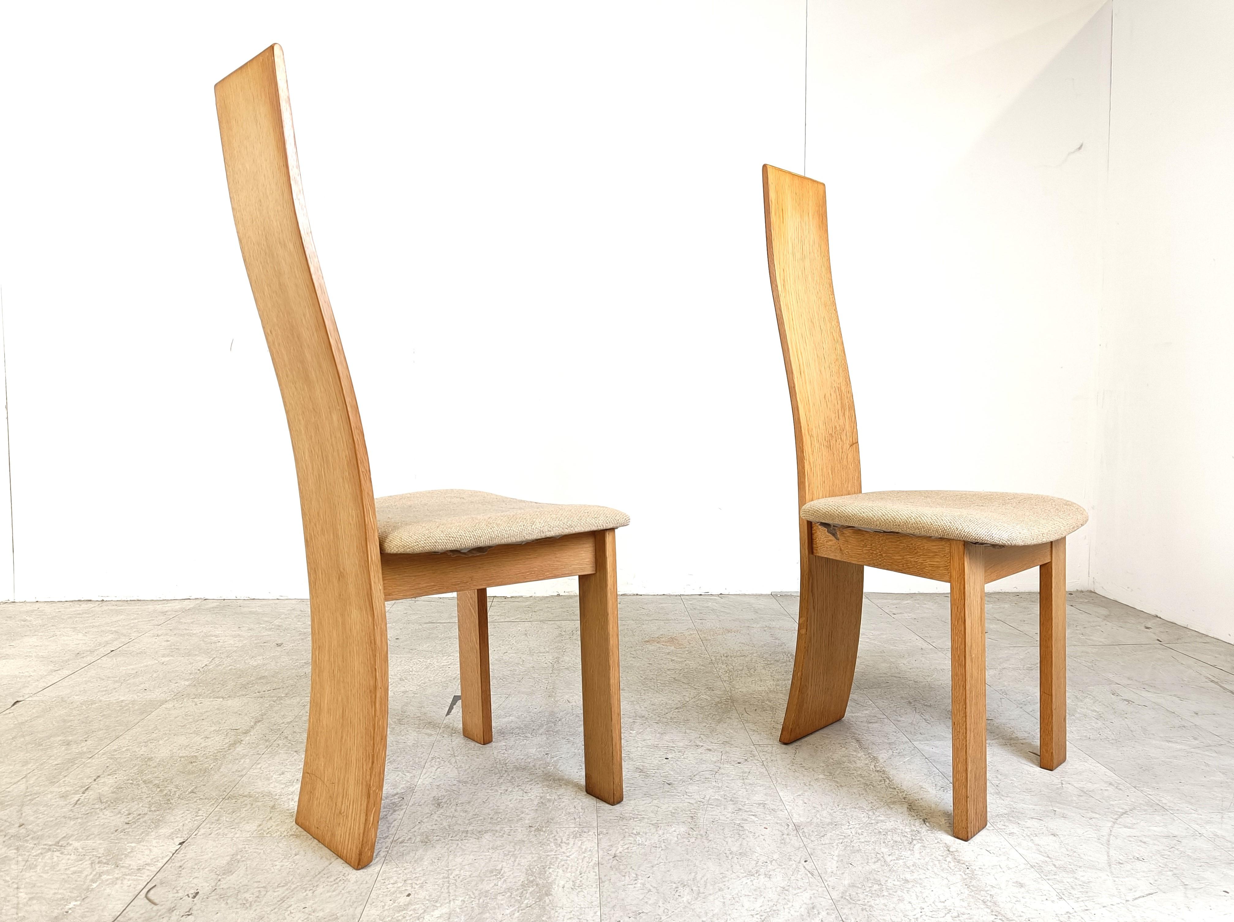 
Elegant, sculptural high back dining chairs by Vanden Berghe Pauvers.

Upholstered with dark beige fabric.

Good condition

Dimensions:
Height: 108cm/42.51