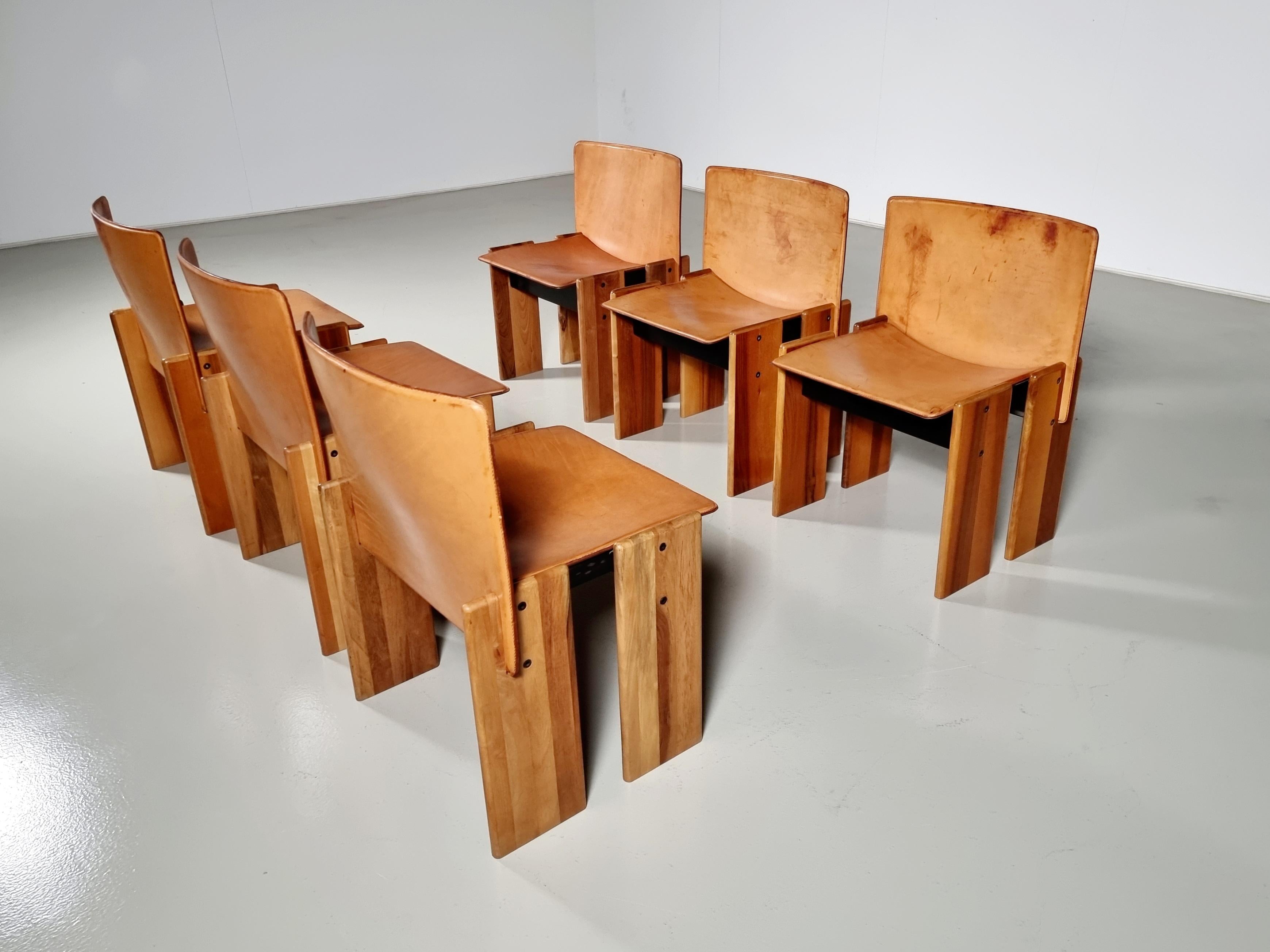 European Set of 6 dining chairs by Sapporo for Mobil Girgi, 1970s