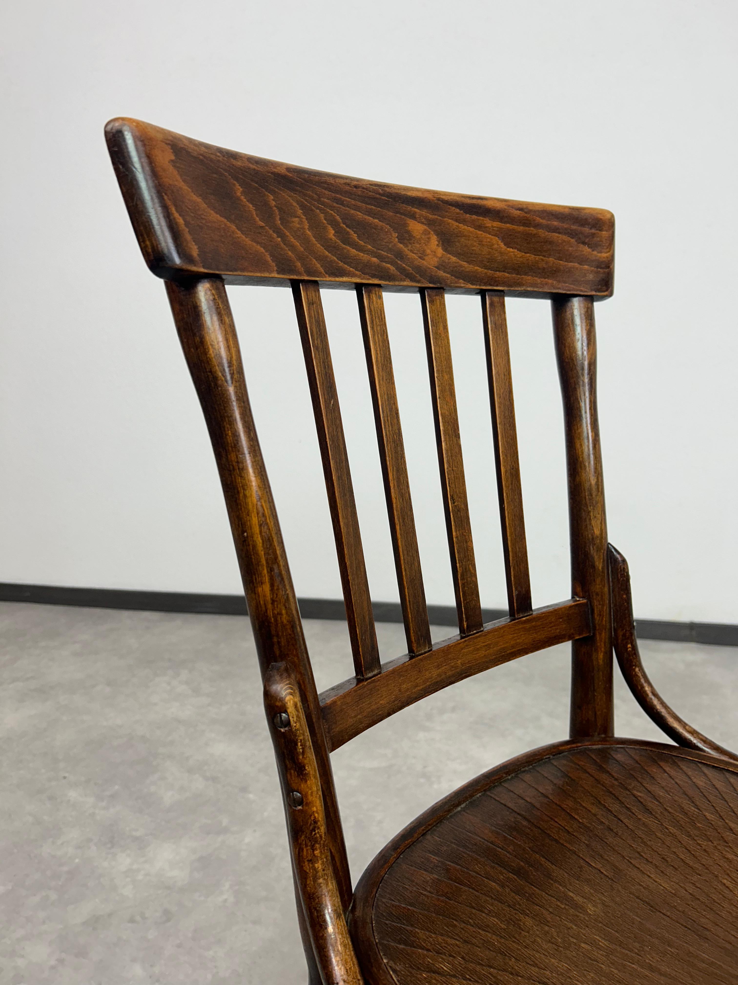 Set di 6 sedie da pranzo di Thonet-Mundus In condizioni buone in vendita a Banská Štiavnica, SK