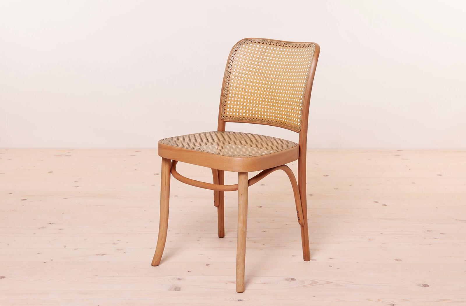 20ième siècle Ensemble de 6 chaises de salle à manger conçues par J. Hoffmann, modèle n° 811 en vente
