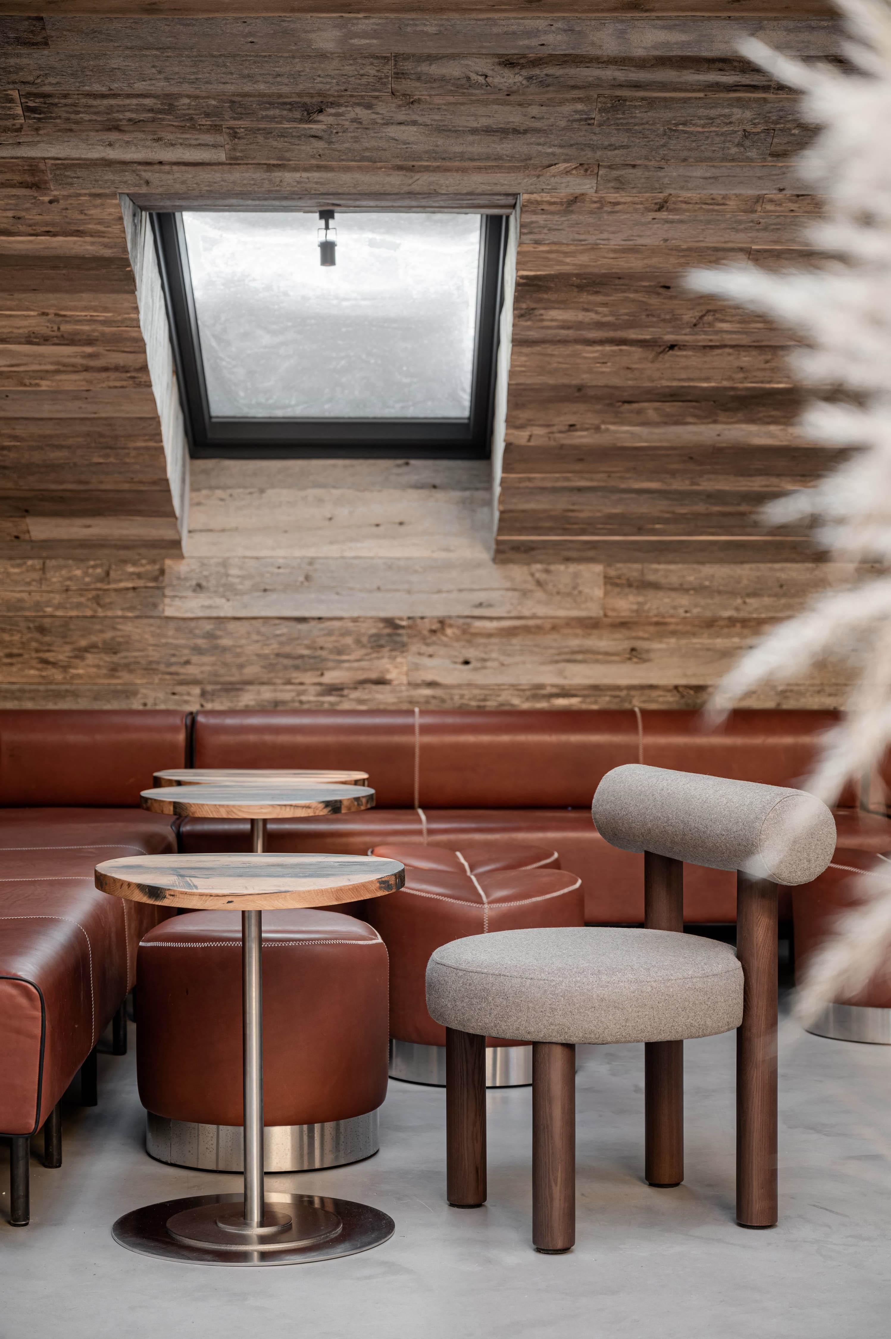 Ensemble de 6 chaises de salle à manger Gropius CS2 en velours Venus avec pieds en bois par NOOM en vente 3