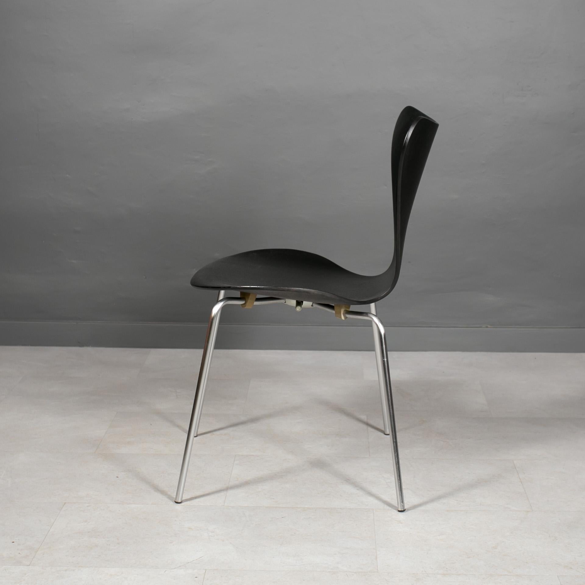 Ensemble de 6 chaises de salle à manger en noir, Series7 par Arne Jacobsen, Fritz Hansen, années 1950 en vente 3