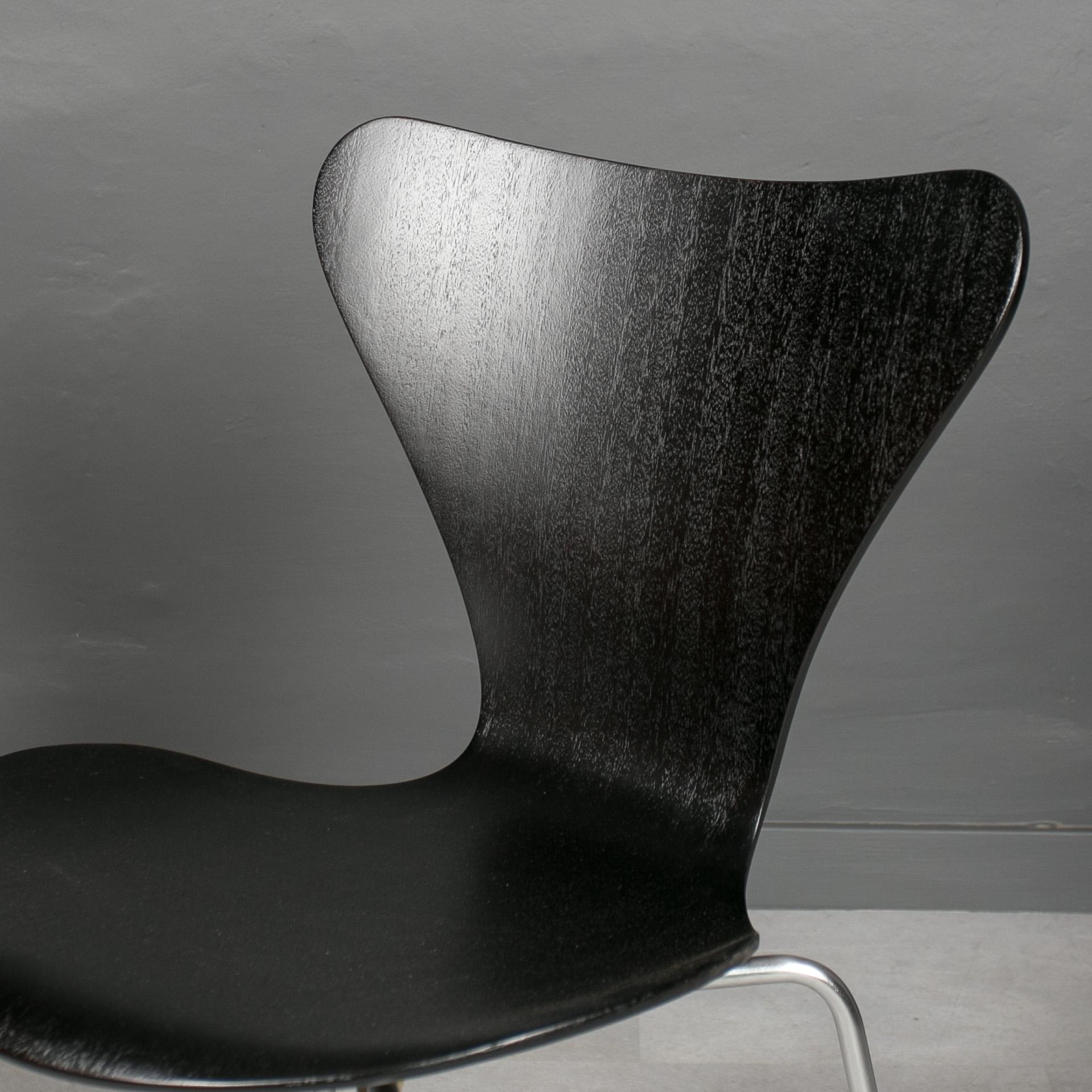 Ensemble de 6 chaises de salle à manger en noir, Series7 par Arne Jacobsen, Fritz Hansen, années 1950 en vente 8