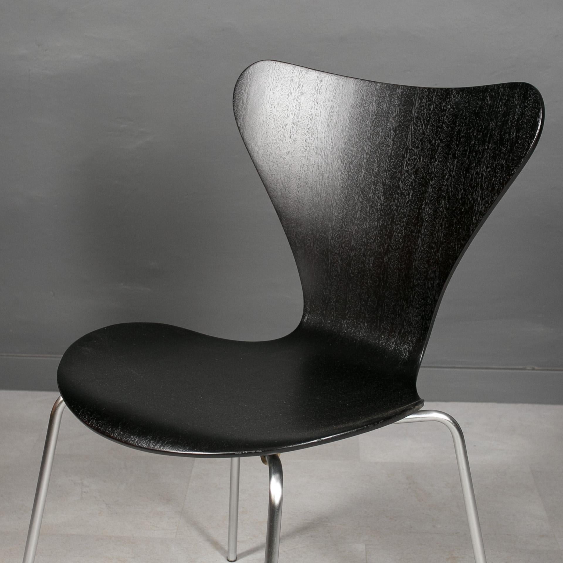 Ensemble de 6 chaises de salle à manger en noir, Series7 par Arne Jacobsen, Fritz Hansen, années 1950 en vente 9