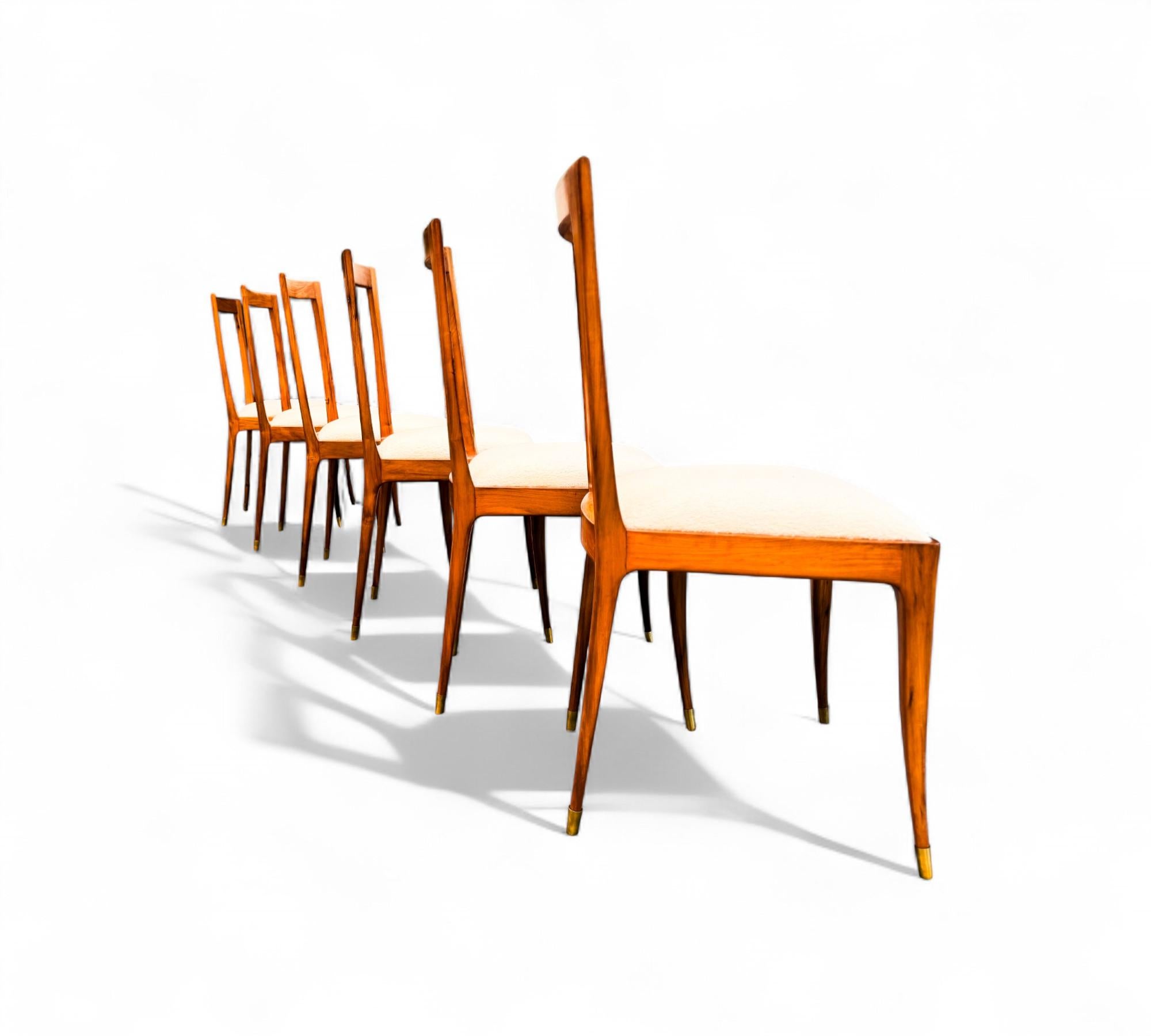 Travail du bois Ensemble de 6 chaises de salle à manger en caviuna et tissu, Giuseppe Scapinelli, années 1950 - Lot 681 en vente