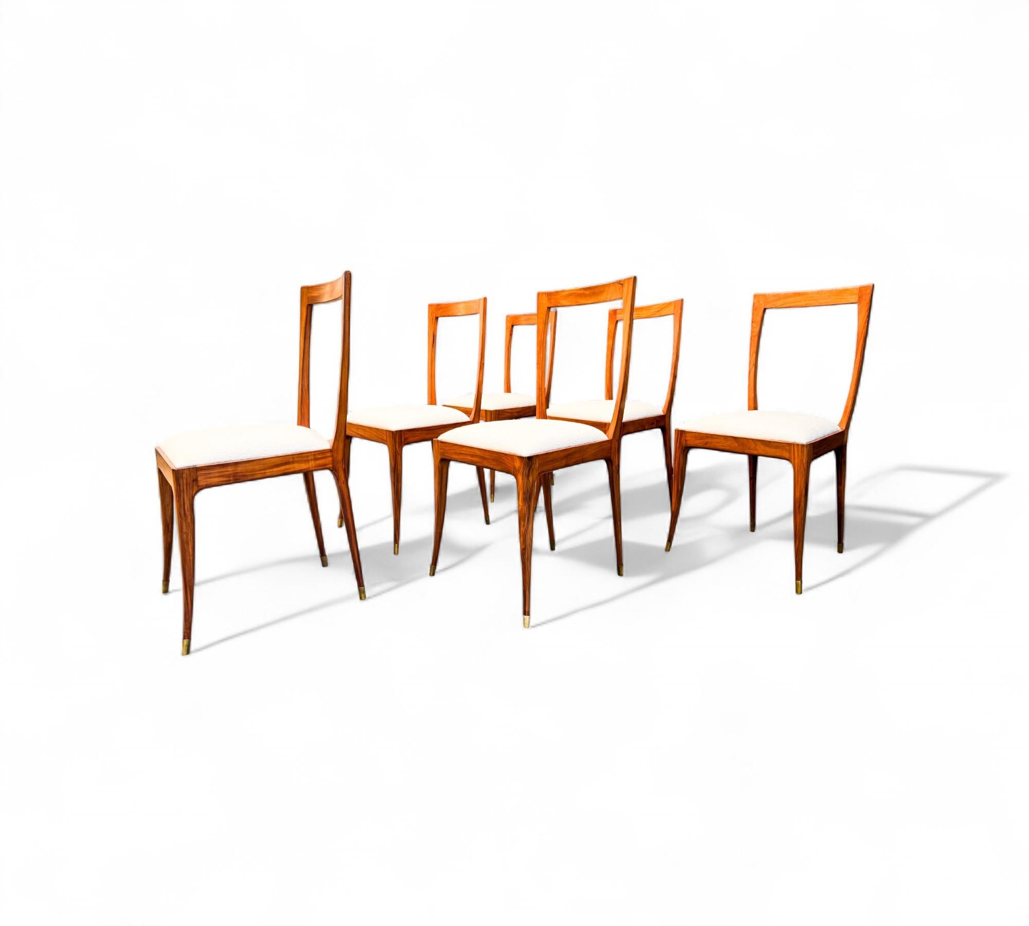 20ième siècle Ensemble de 6 chaises de salle à manger en caviuna et tissu, Giuseppe Scapinelli, années 1950 - Lot 681 en vente