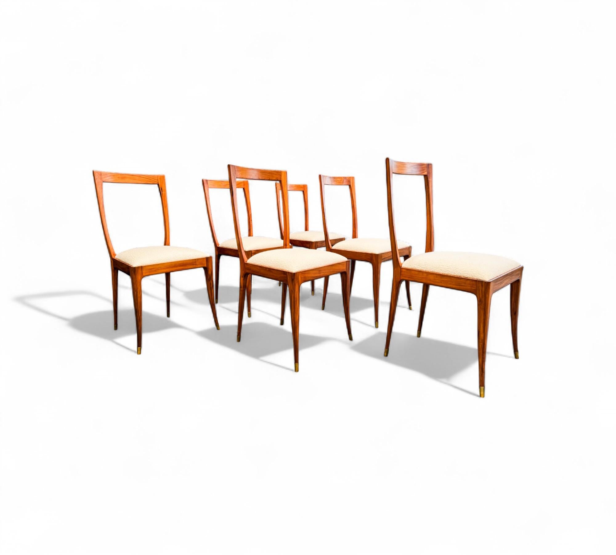 Bouclé Ensemble de 6 chaises de salle à manger en caviuna et tissu, Giuseppe Scapinelli, années 1950 - Lot 681 en vente