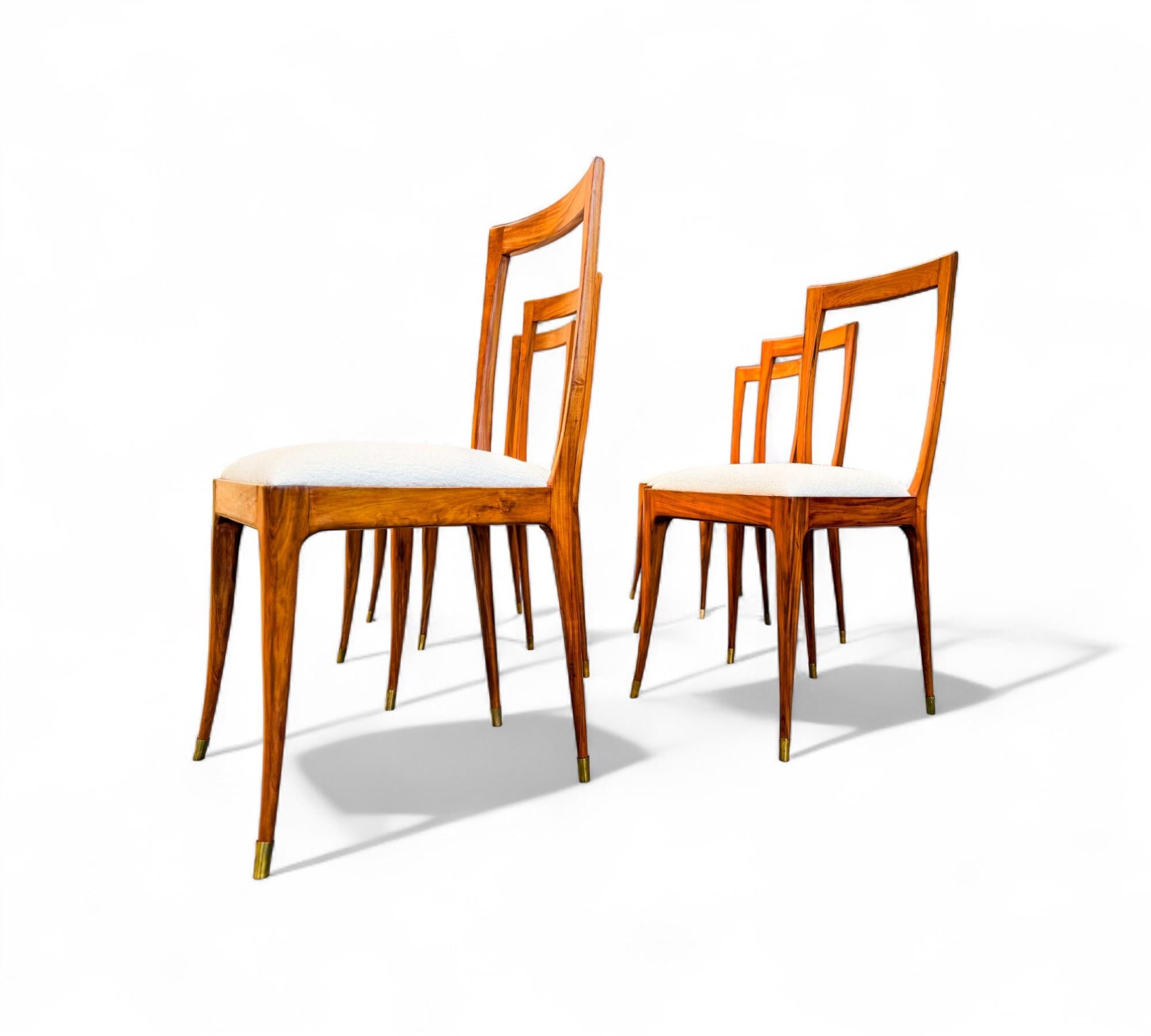 Voici un ensemble sculptural et élégant de six chaises de salle à manger, chacune dotée d'un dossier sculpté, de pieds fuselés courbés et d'une assise. L'ensemble est entièrement réalisé en bois de Caviuna, l'un des bois préférés de Giuseppe