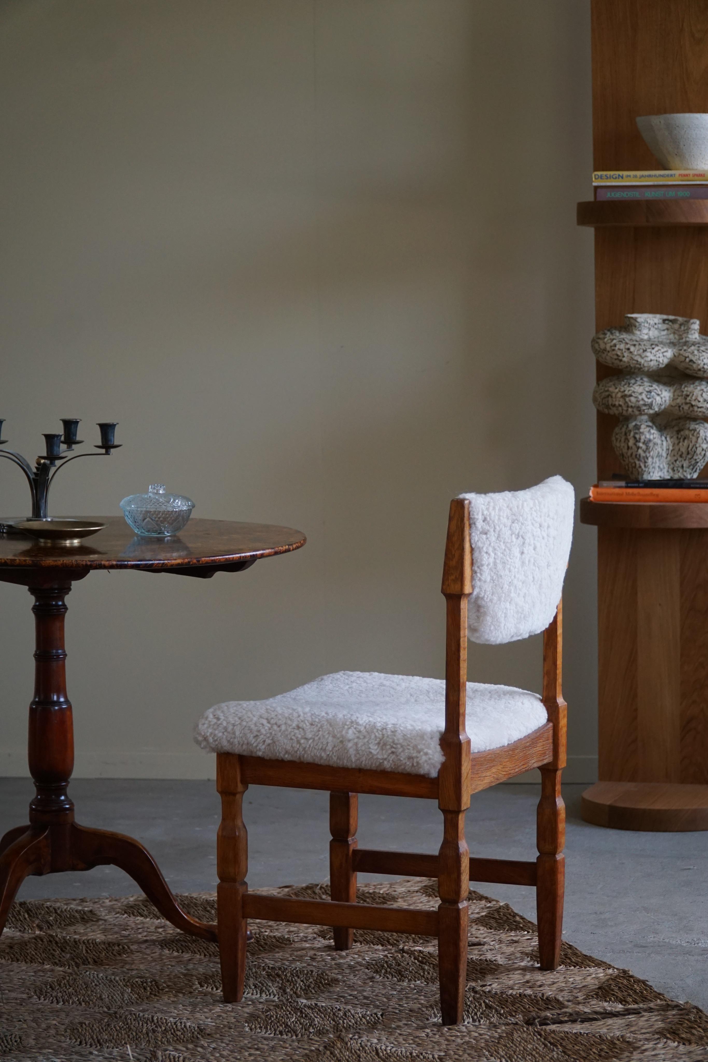 Ensemble de 6 chaises de salle à manger danoises mi-siècle moderne en chêne et laine d'agneau, années 1960 en vente 1