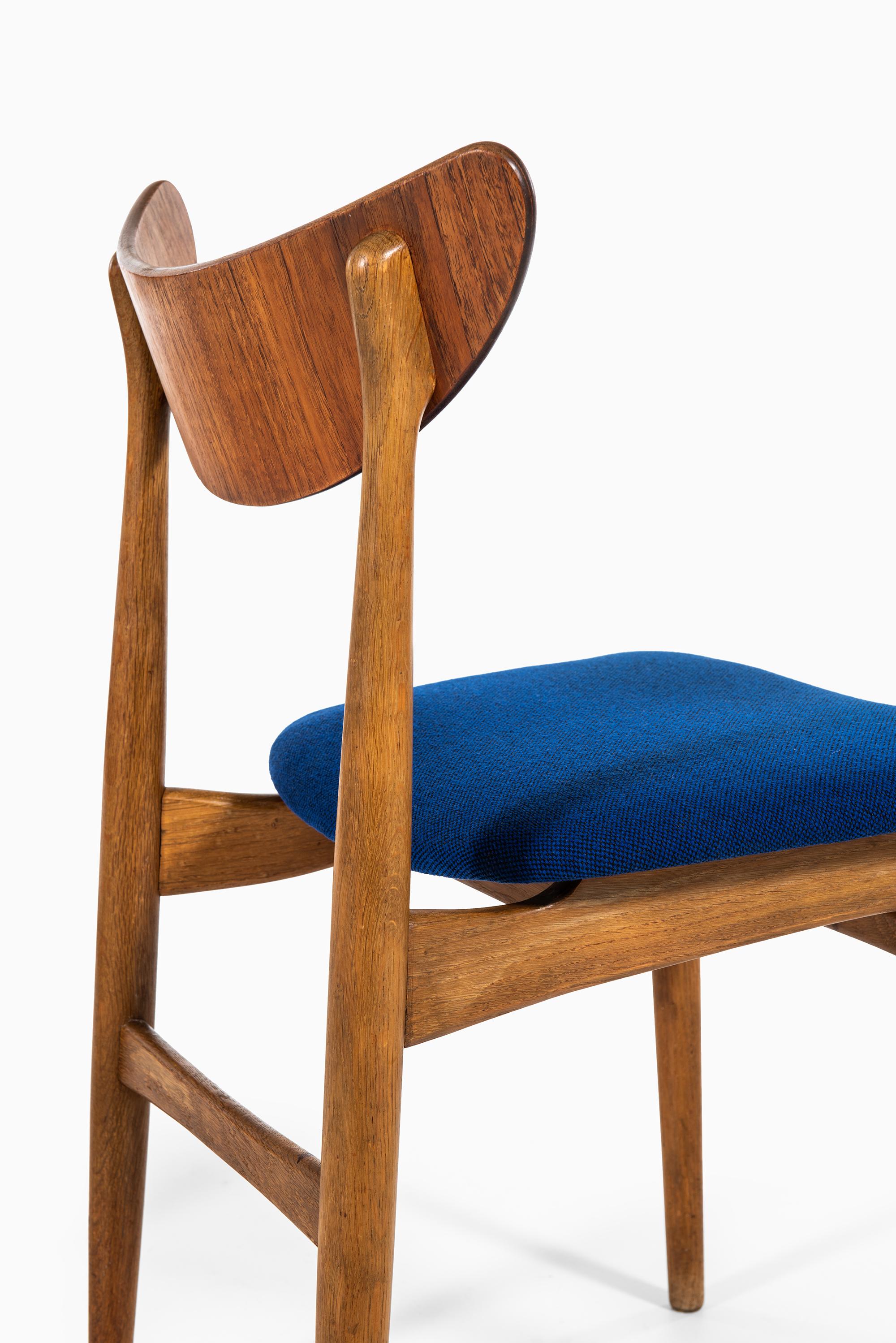 Set of Six Dining Chairs in Oak, Teak and Blue Fabric Produced in Denmark For Sale 4