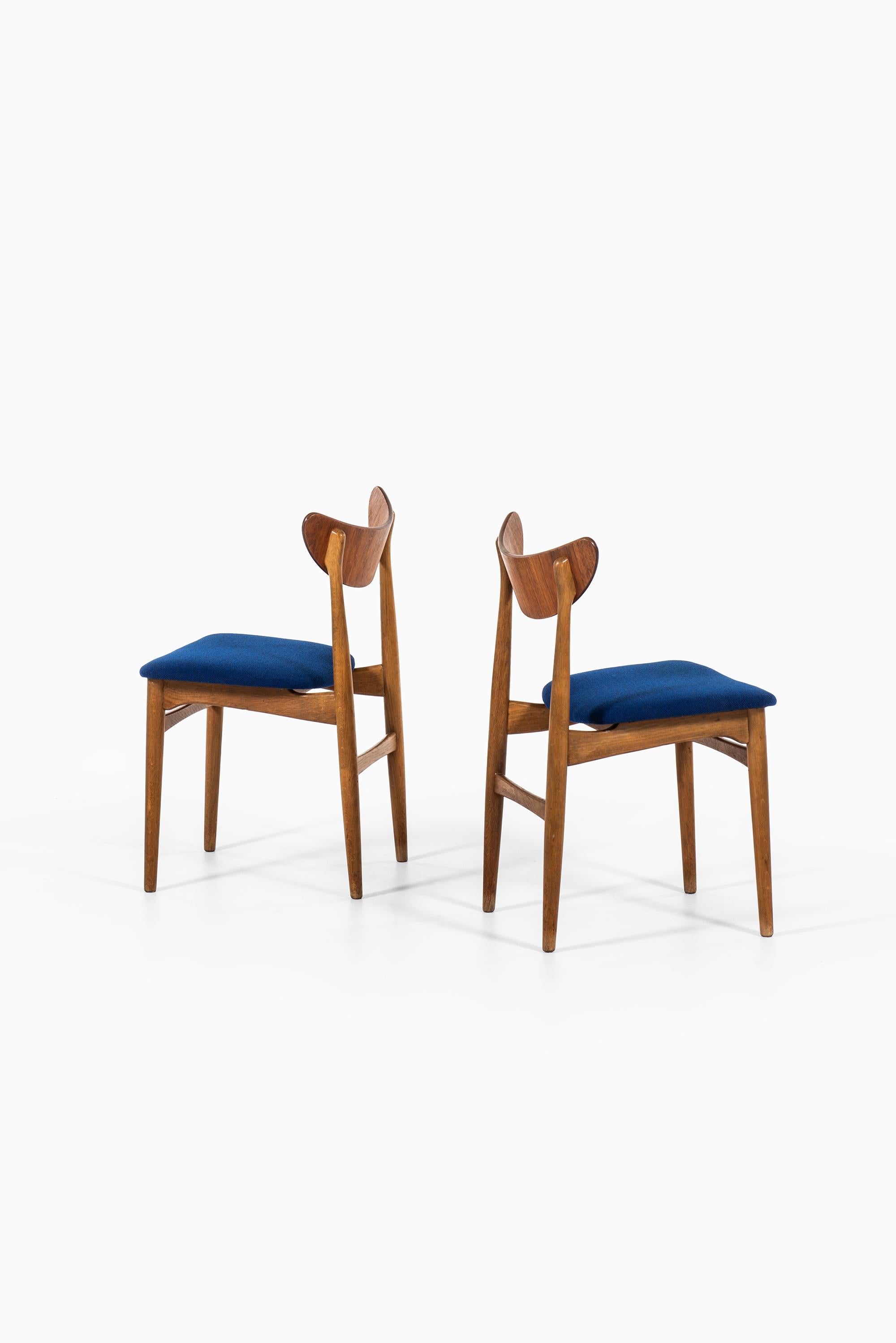 Set of Six Dining Chairs in Oak, Teak and Blue Fabric Produced in Denmark For Sale 3