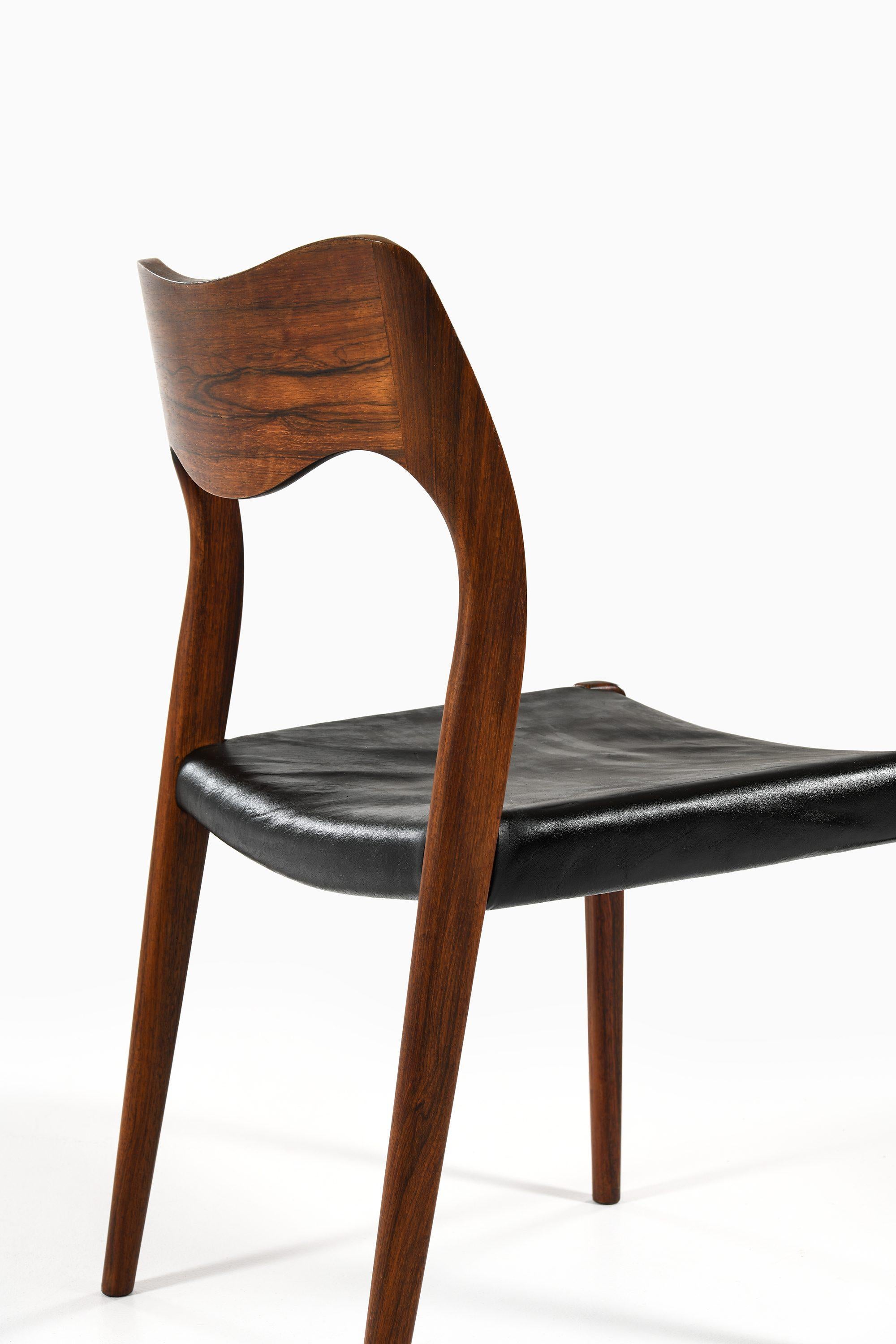 Set of 6 Dining Chairs in Rosewood and Original Black Leather by Niels O. Møller, 1951

Additional Information:
Material: Rosewood and original black leather
Style: Mid century, Scandinavian
Set of 6 dining chairs model 71
Produced by J.L.