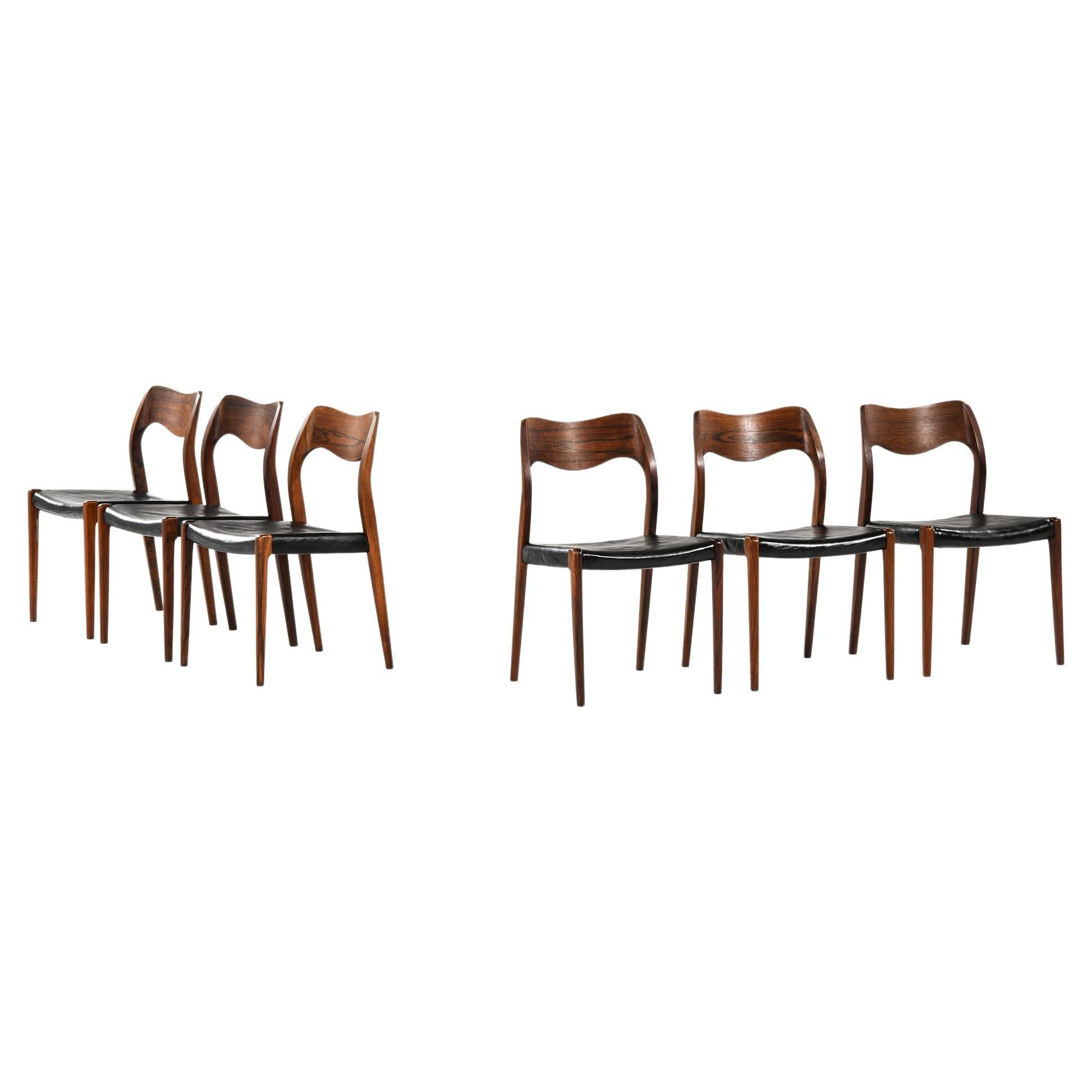 Ensemble de 6 chaises de salle à manger en bois de rose et cuir noir original par Niels O. Møller en vente