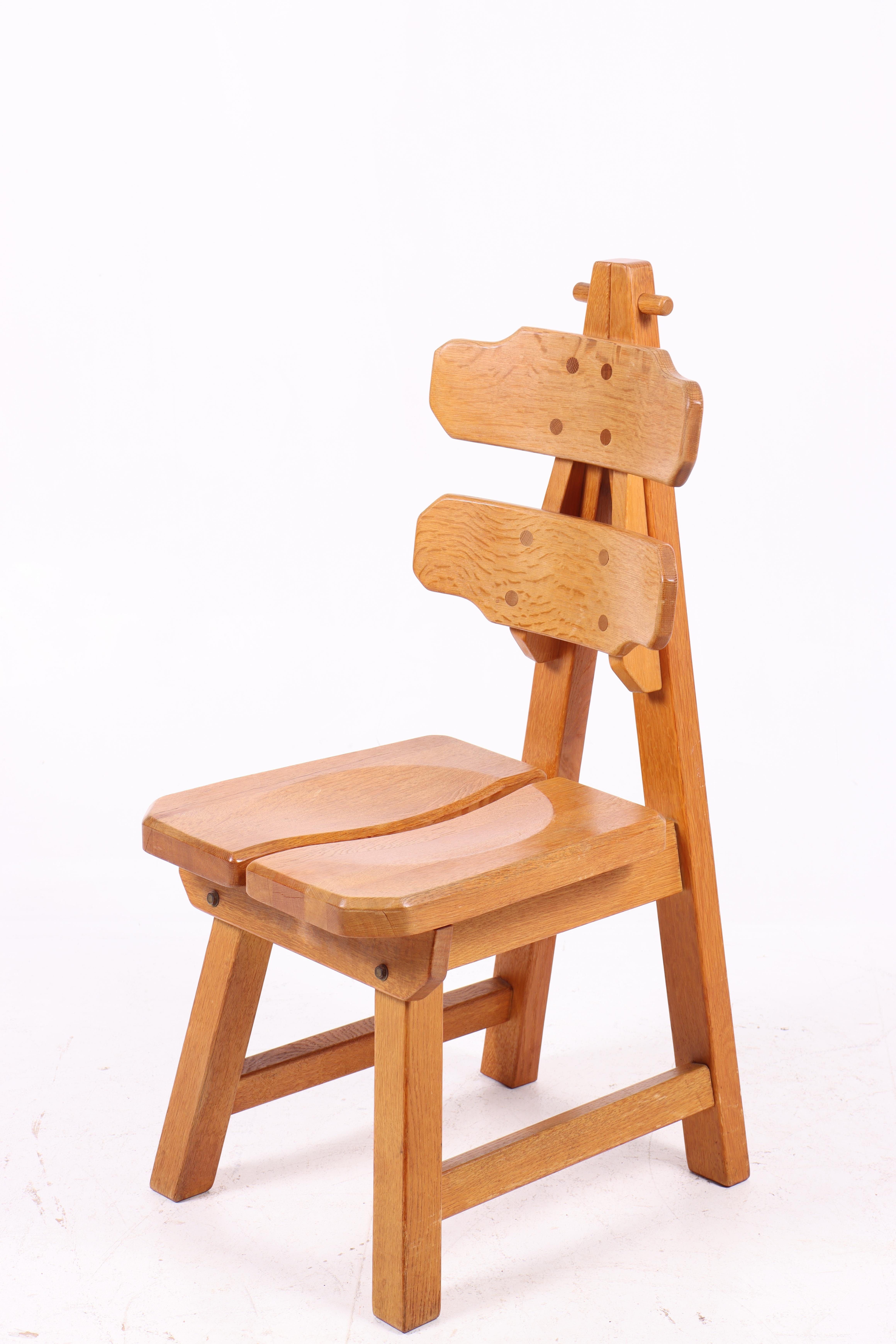 6 Esszimmerstühle aus massiver Eiche mit detaillierter Handwerkskunst, Europa, 1970er Jahre im Zustand „Gut“ im Angebot in Lejre, DK