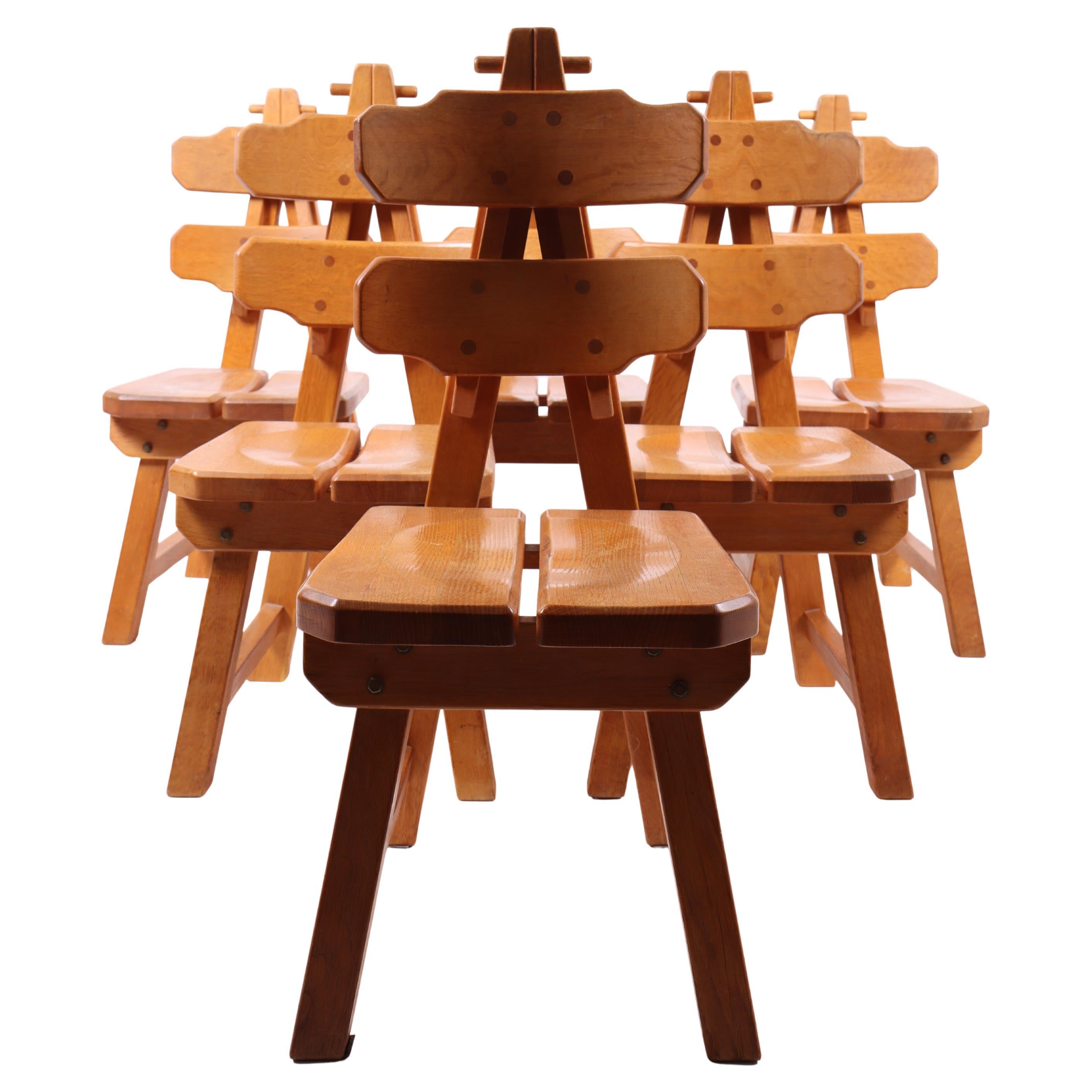 6 Esszimmerstühle aus massiver Eiche mit detaillierter Handwerkskunst, Europa, 1970er Jahre