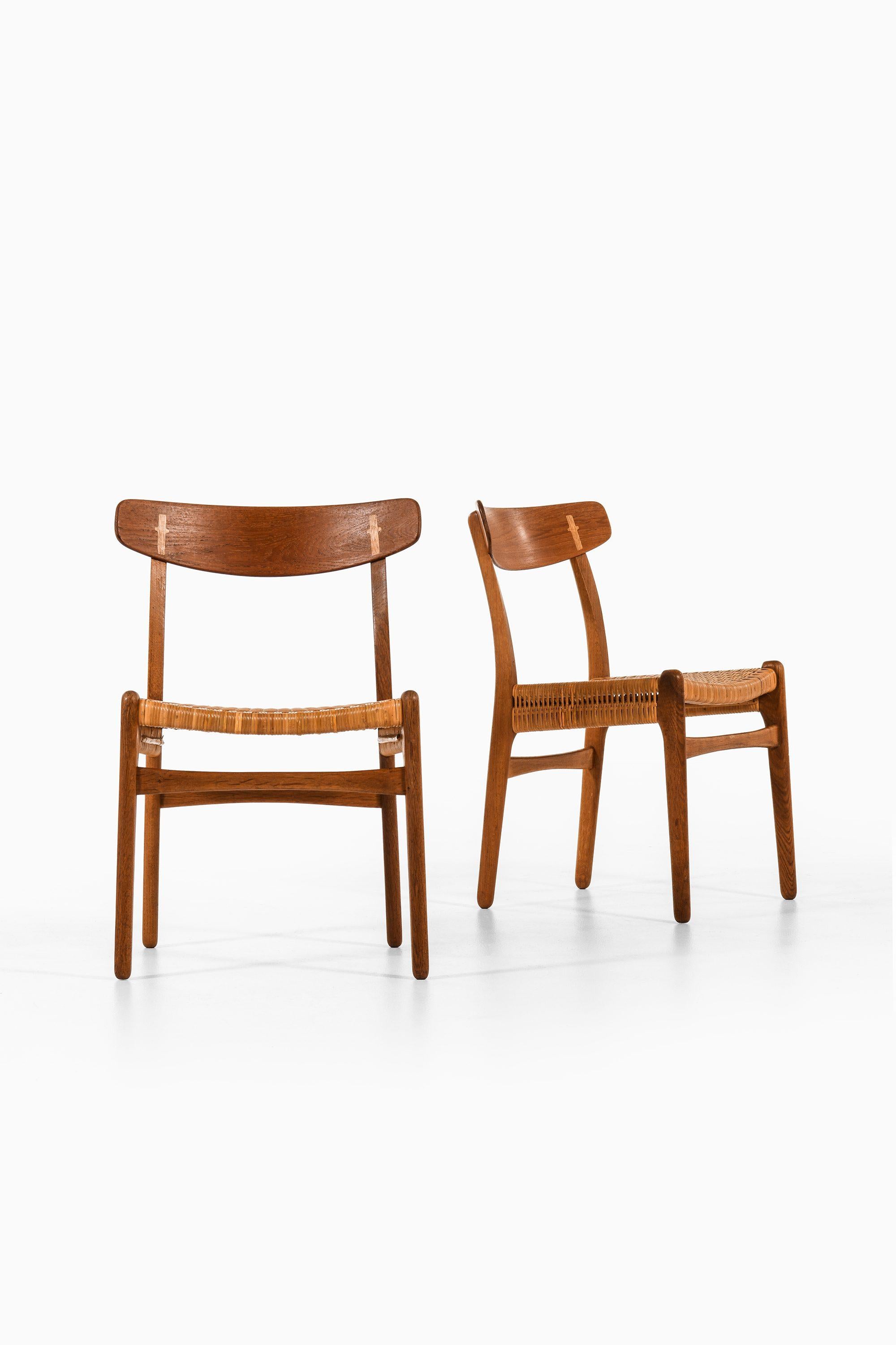 Scandinavo moderno Set di 6 sedie da pranzo in Teak, Oak e Cane di Hans Wegner, anni '50 in vendita