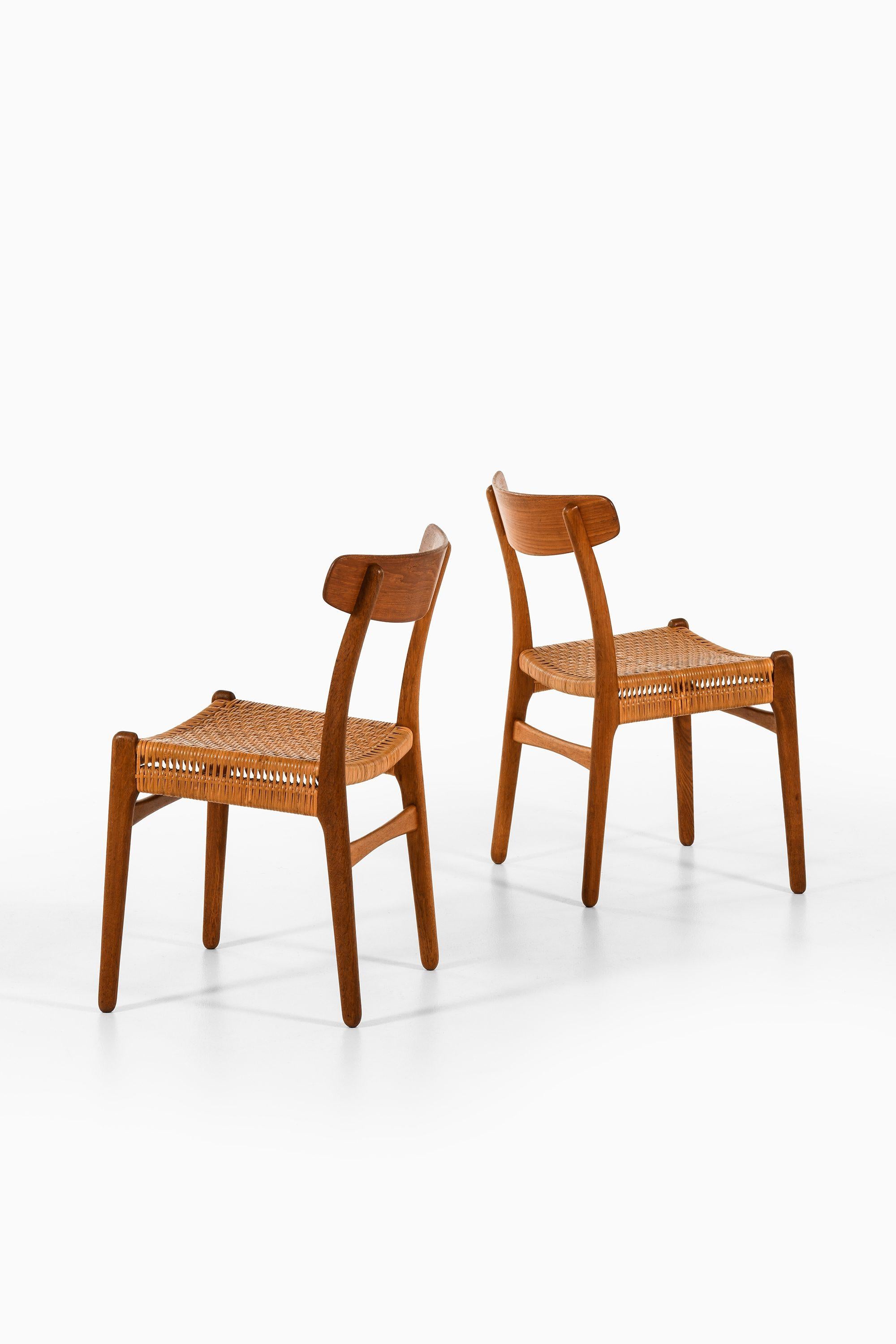 Danese Set di 6 sedie da pranzo in Teak, Oak e Cane di Hans Wegner, anni '50 in vendita