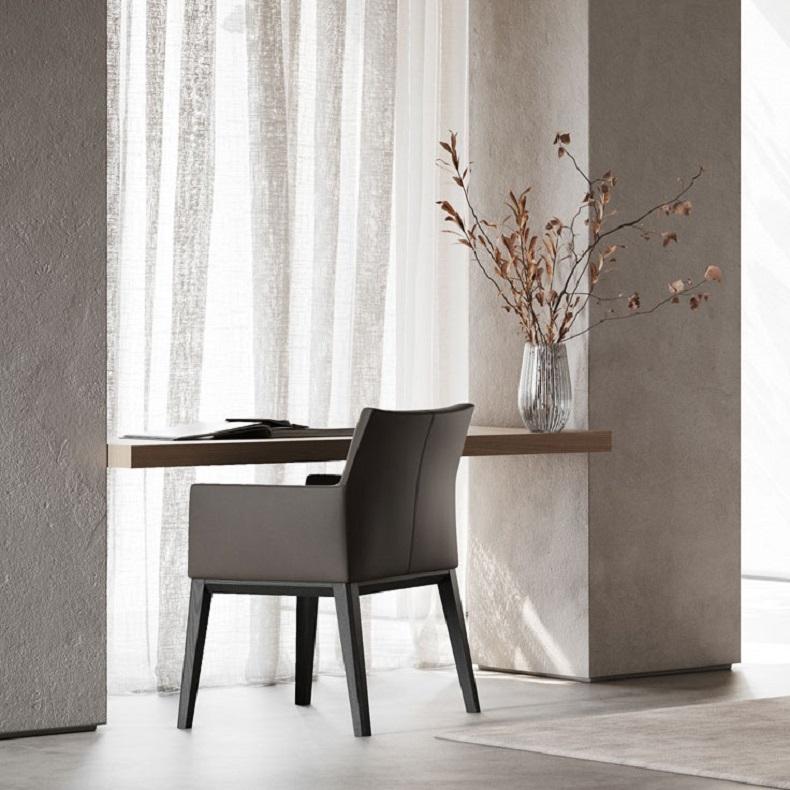 Set of 6 Dining Chairs With Upholstered Seat and Back & Wood Structure im Zustand „Neu“ im Angebot in NEW YORK, NY