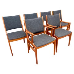 Satz von 6 modernen dänischen Esszimmerstühlen aus der Mitte des Jahrhunderts mit 2 Sesseln aus Teakholz von Knoll