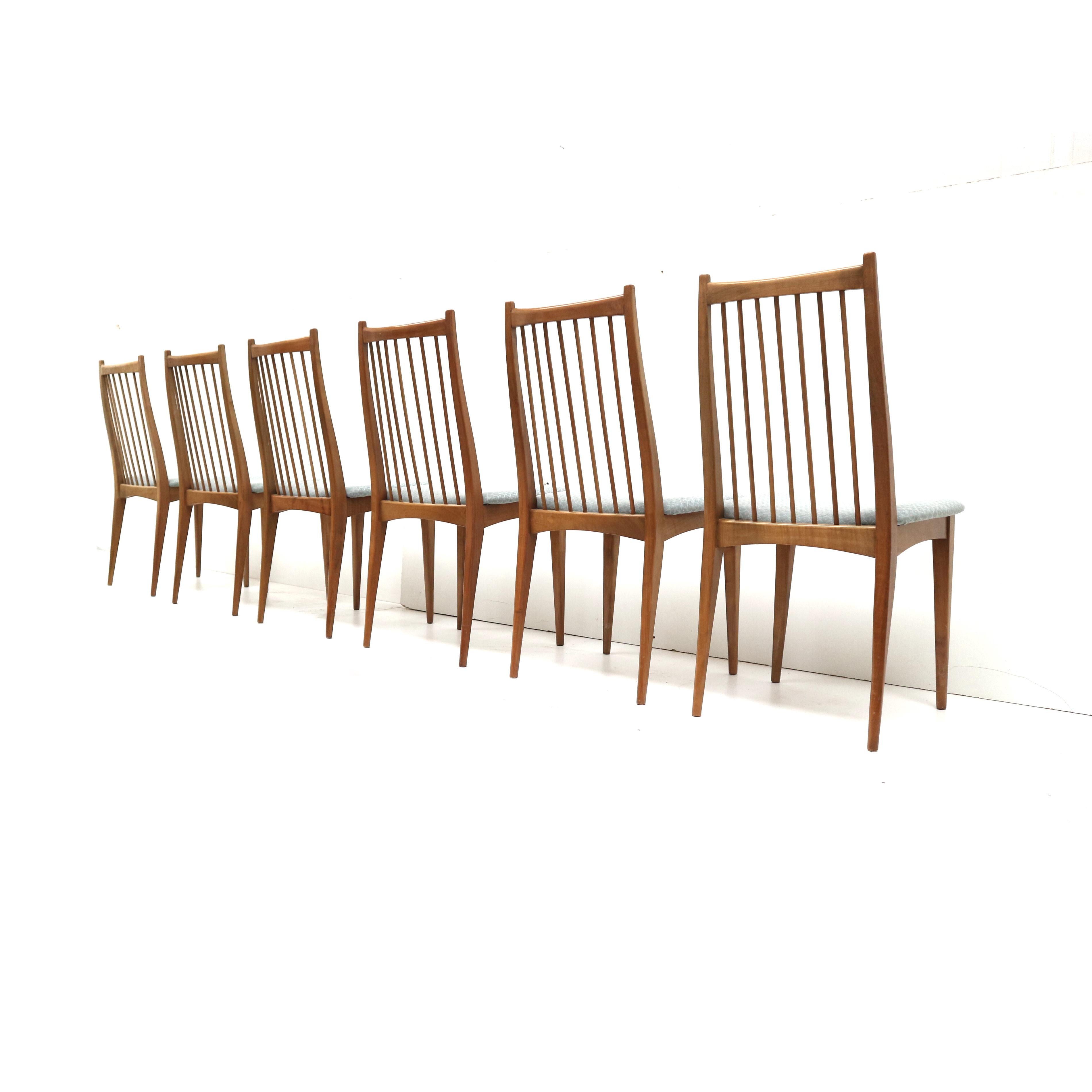 Satz von 6 Esszimmerstühlen / Barstühlen aus den 1960er Jahren (Holz) im Angebot