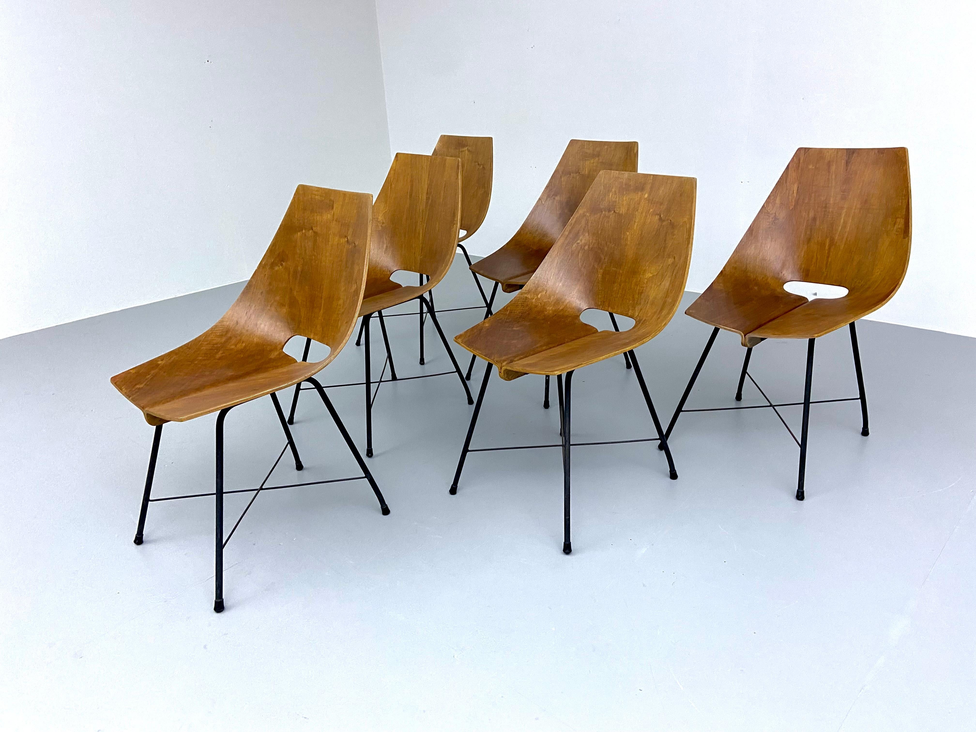 italien Ensemble de 6 chaises de salle à manger par Carlo Ratti en bois cintré et métal, Italie, 1954 en vente