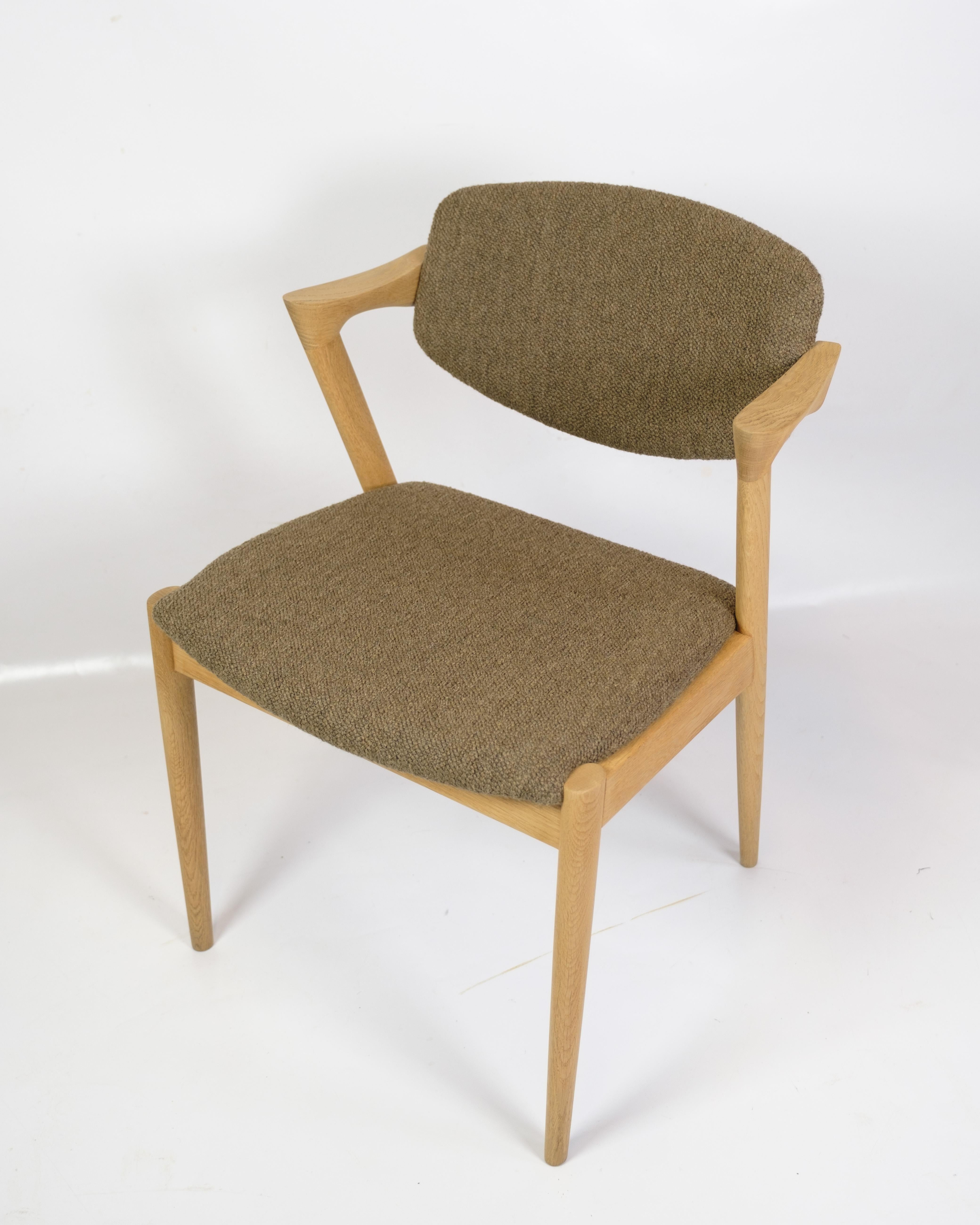 Satz von 6 Esszimmerstühlen Modell 42 aus heller Eiche und Wolle von Kai Kristiansen (Dänisch) im Angebot