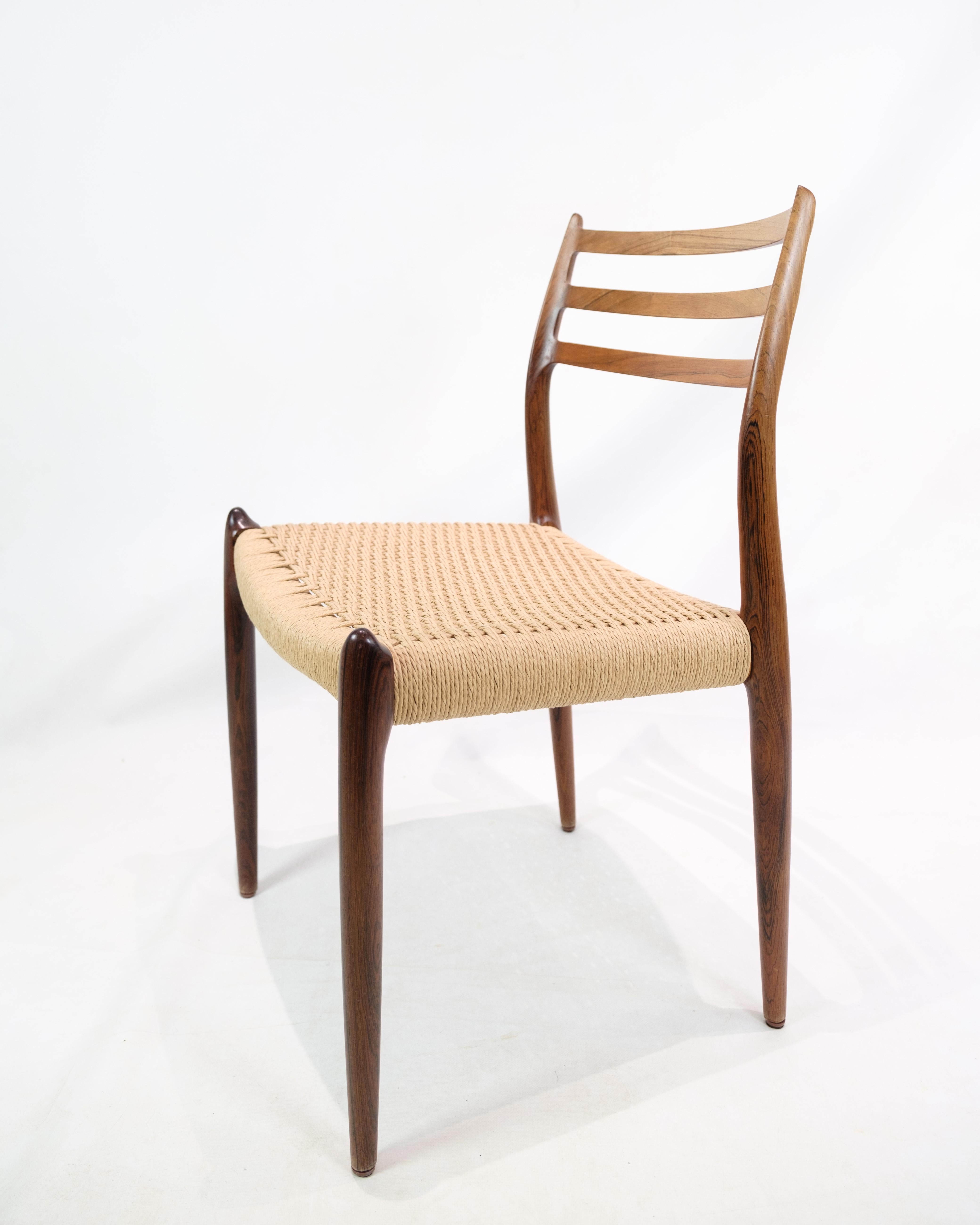 Ensemble de 6 chaises de salle à manger, modèle 78, conçu par Niels Otto Møller et produit par I.L.A. L'usine de meubles Møller dans les années 1950. Les chaises sont fabriquées en bois de rose, connu pour sa durabilité et ses magnifiques designs
