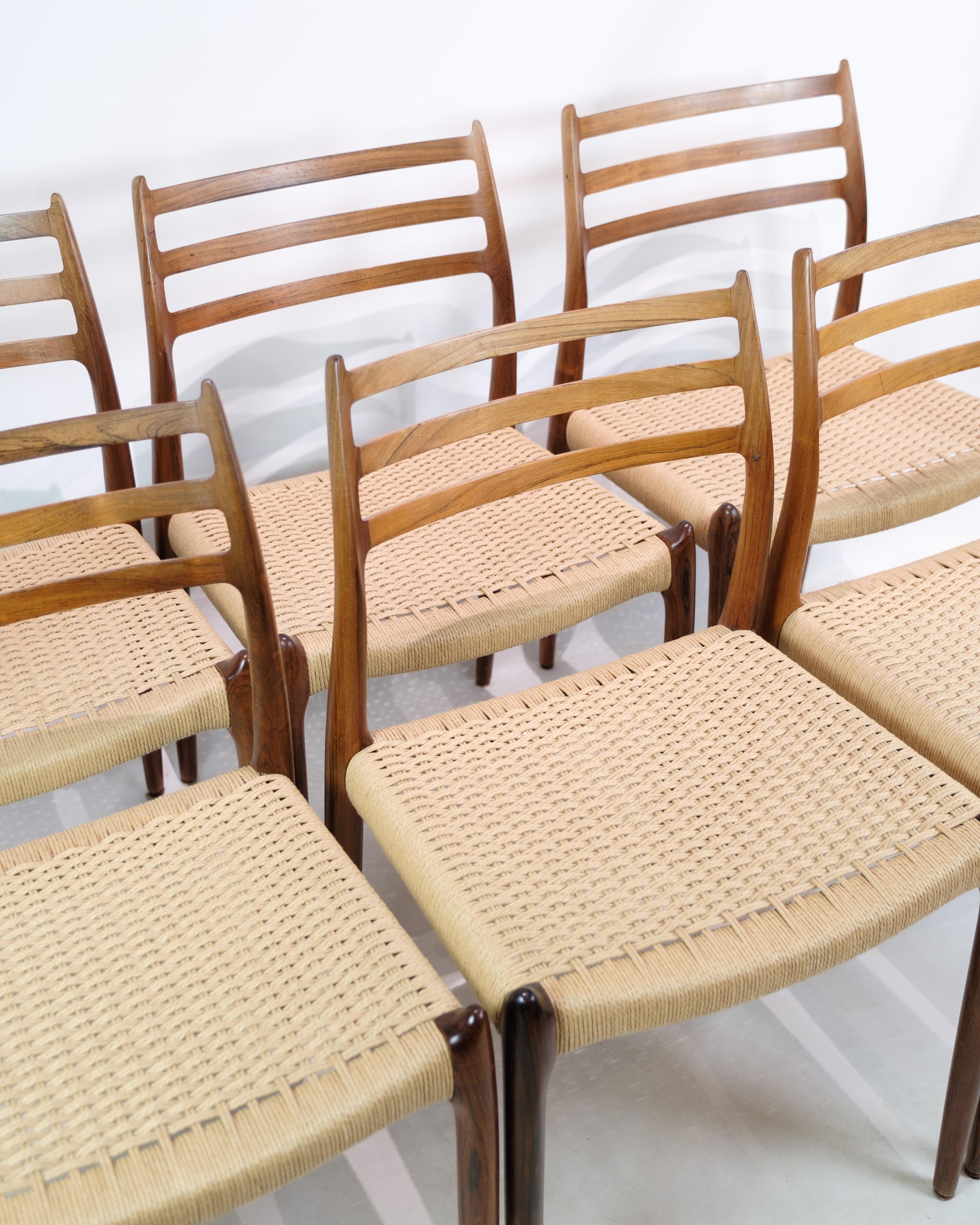 Ensemble de 6 chaises de salle à manger modèle 78 en bois de rose par N.O Møller dans les années 1950 en vente 2