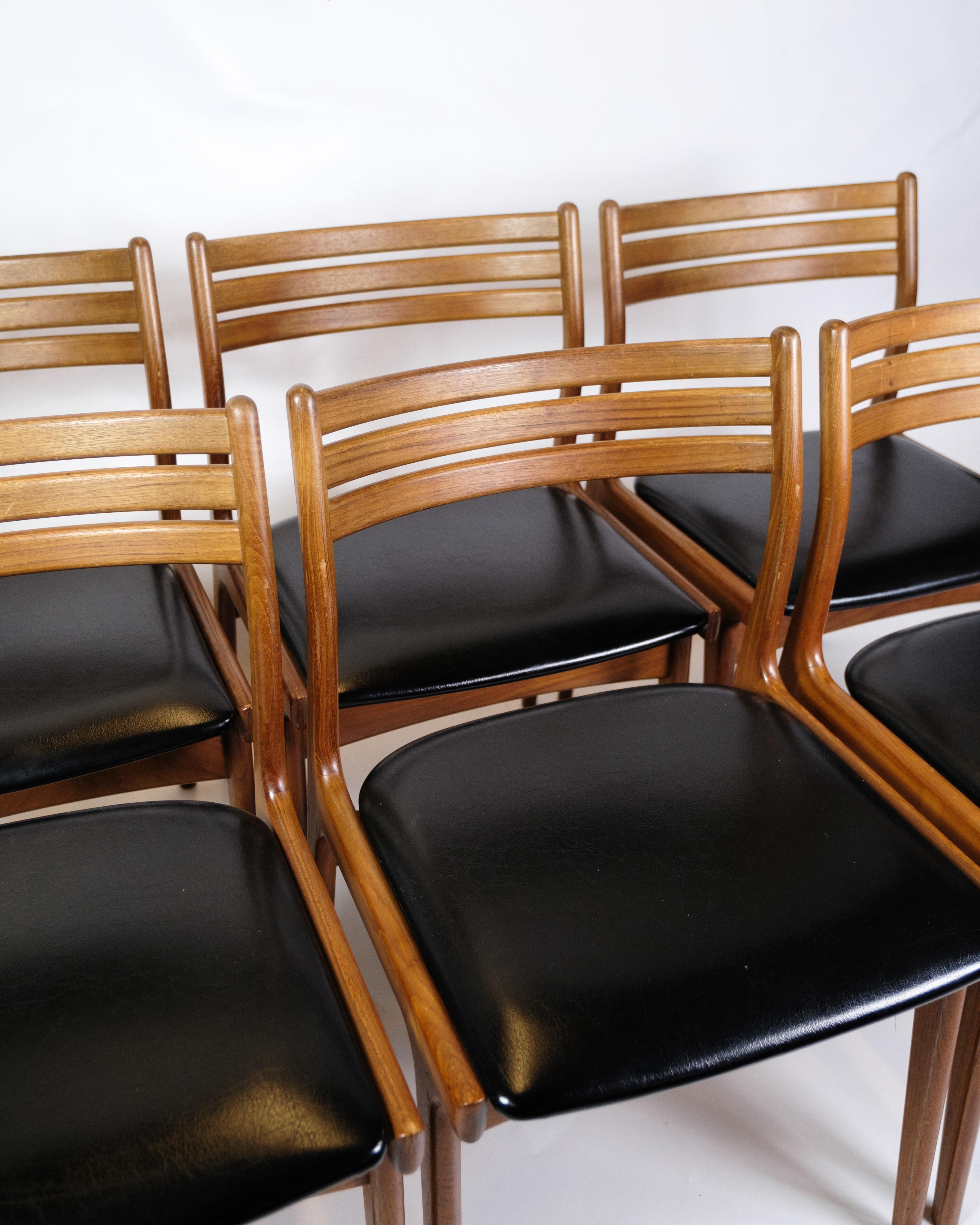 Mid-Century Modern Set Of 6 Dining Room Chairs Model U20 Made In Teak By Johannes Andersen 1960s For Sale