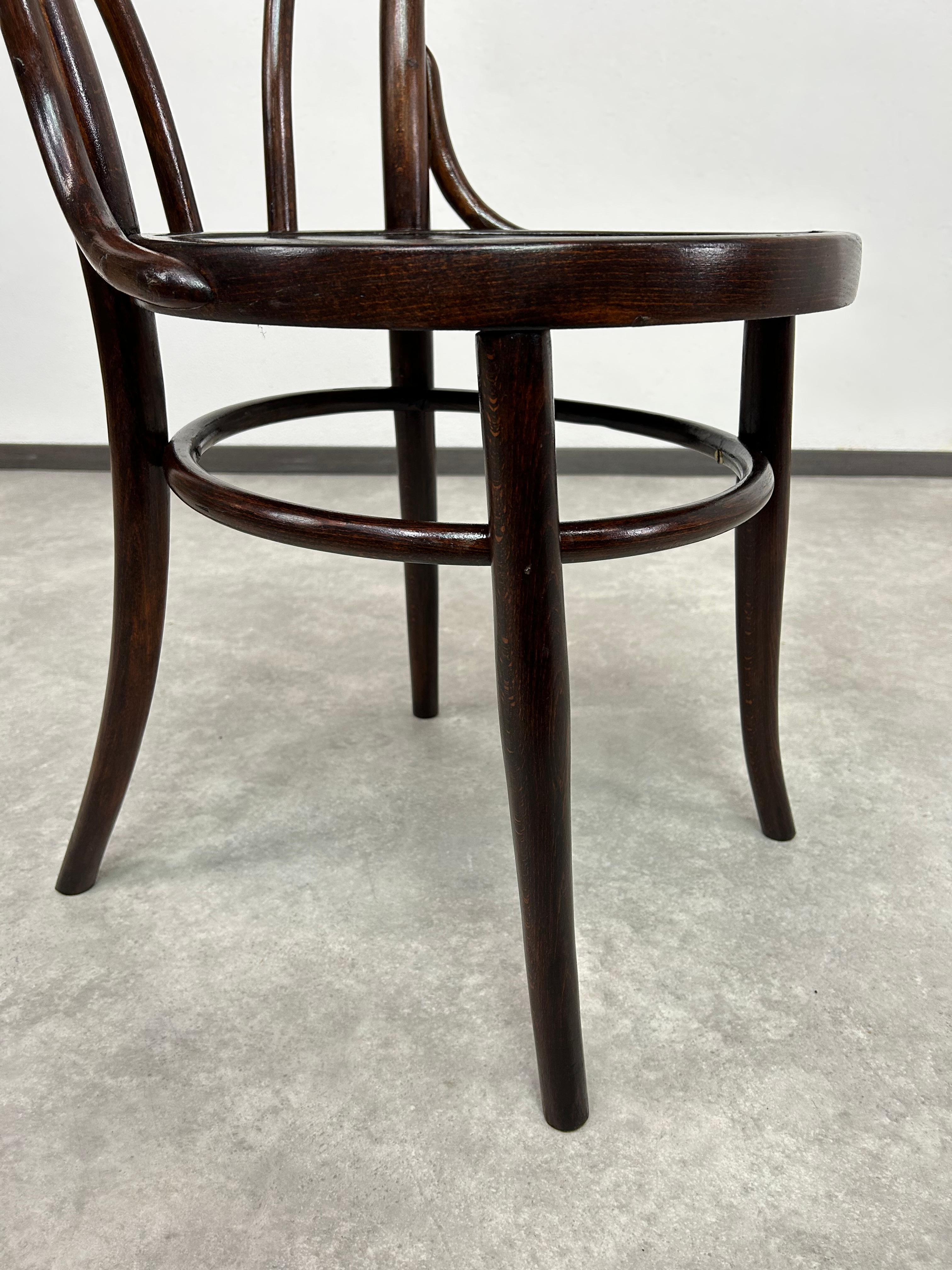 Set di 6 sedie per sala da pranzo n. 18 di Thonet in vendita 3
