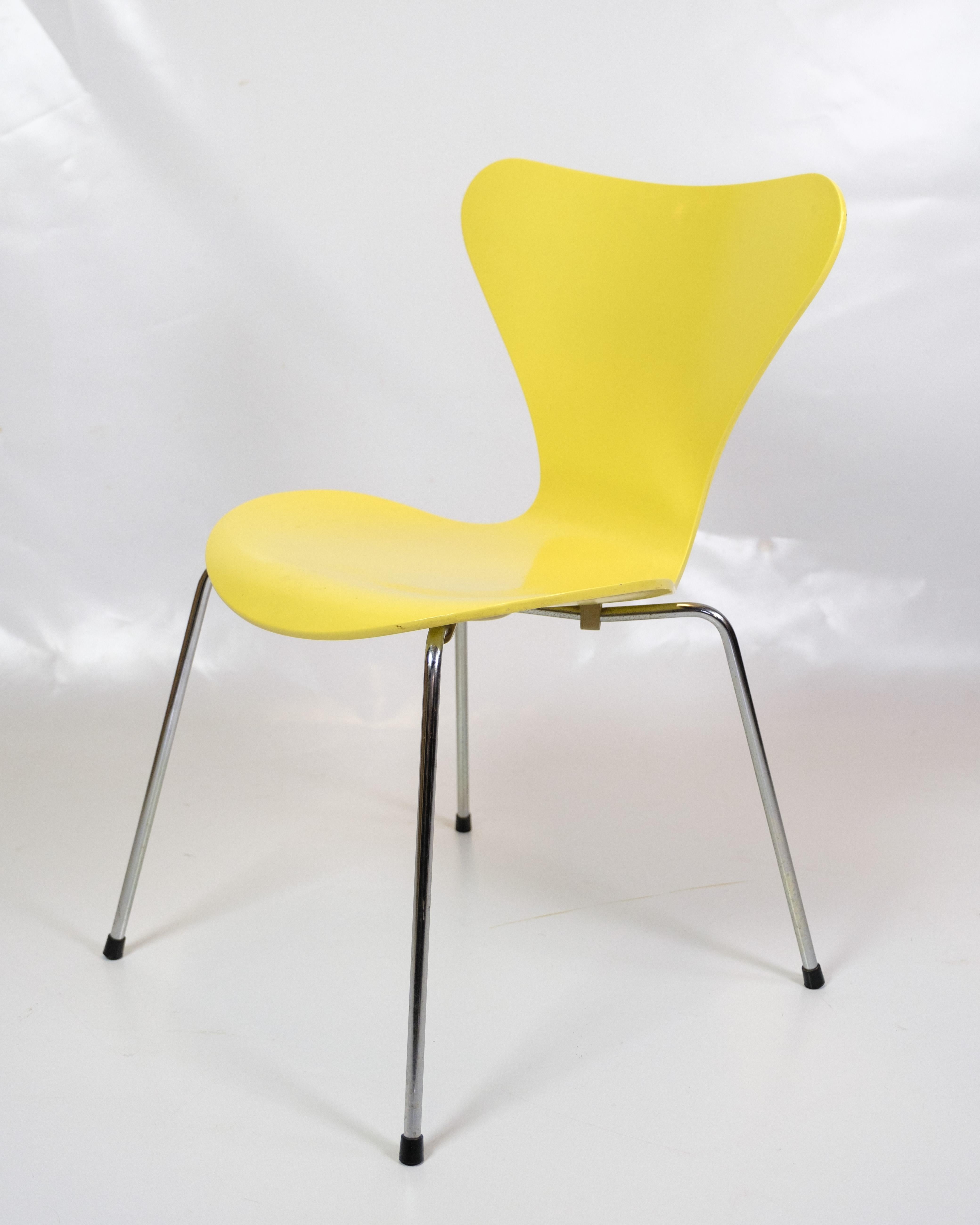 Scandinavian Modern Set Of 6 Dining Table Chairs Model 3107 In Yellow By Arne Jacobsen From 1990s For Sale