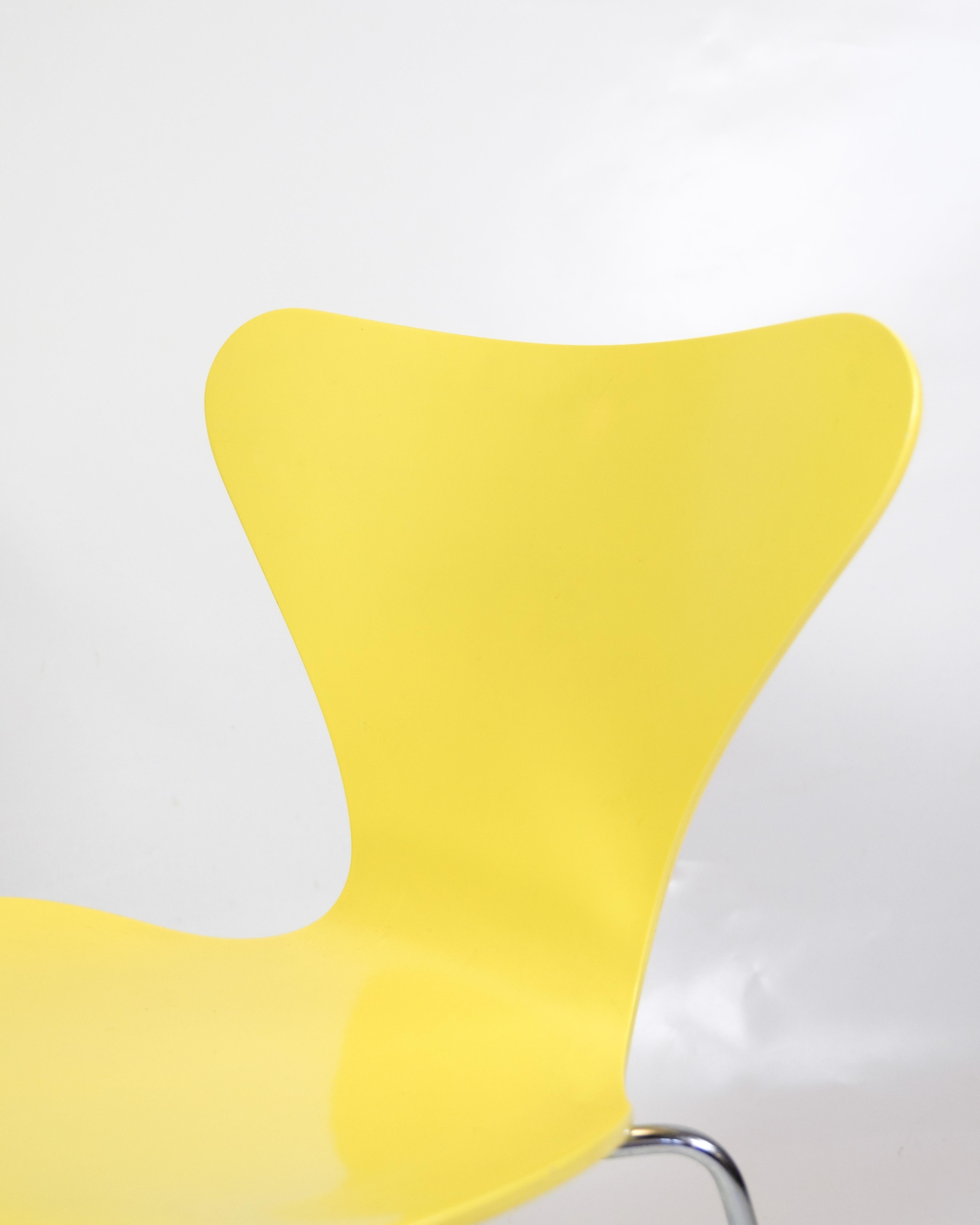 Danish Set Of 6 Dining Table Chairs Model 3107 In Yellow By Arne Jacobsen From 1990s For Sale