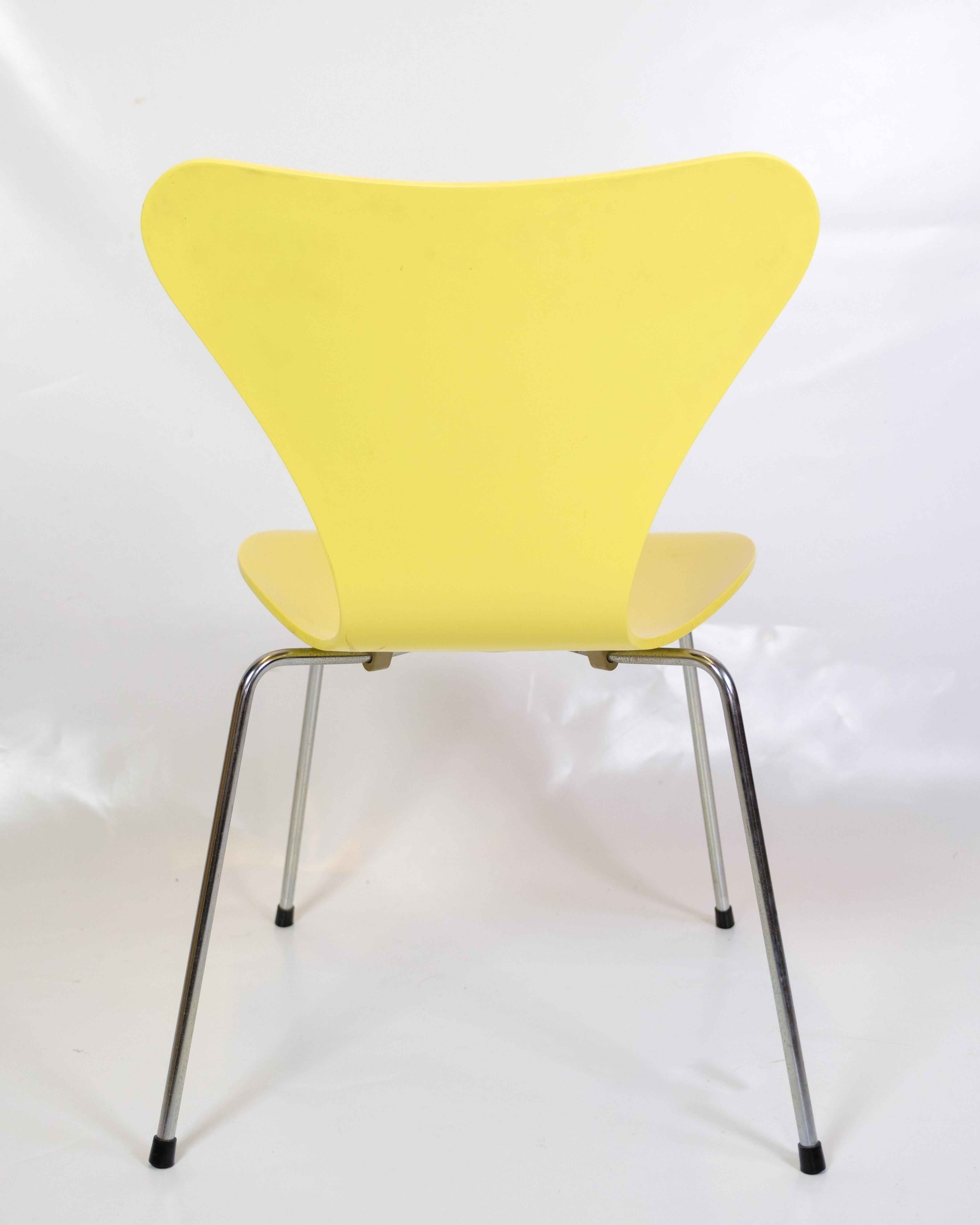Lacquer Set Of 6 Dining Table Chairs Model 3107 In Yellow By Arne Jacobsen From 1990s For Sale