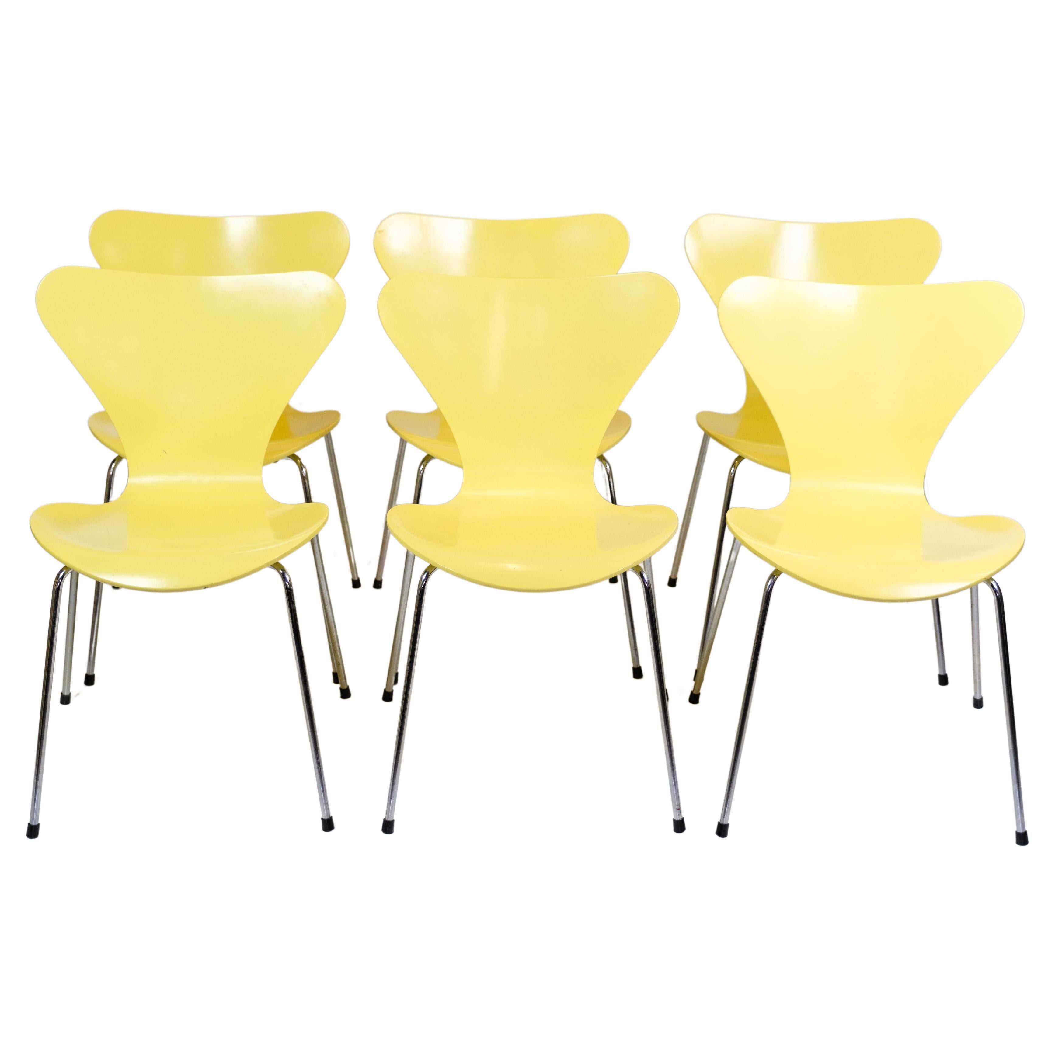 Set Of 6 Dining Table Chairs Model 3107 In Yellow By Arne Jacobsen From 1990s For Sale