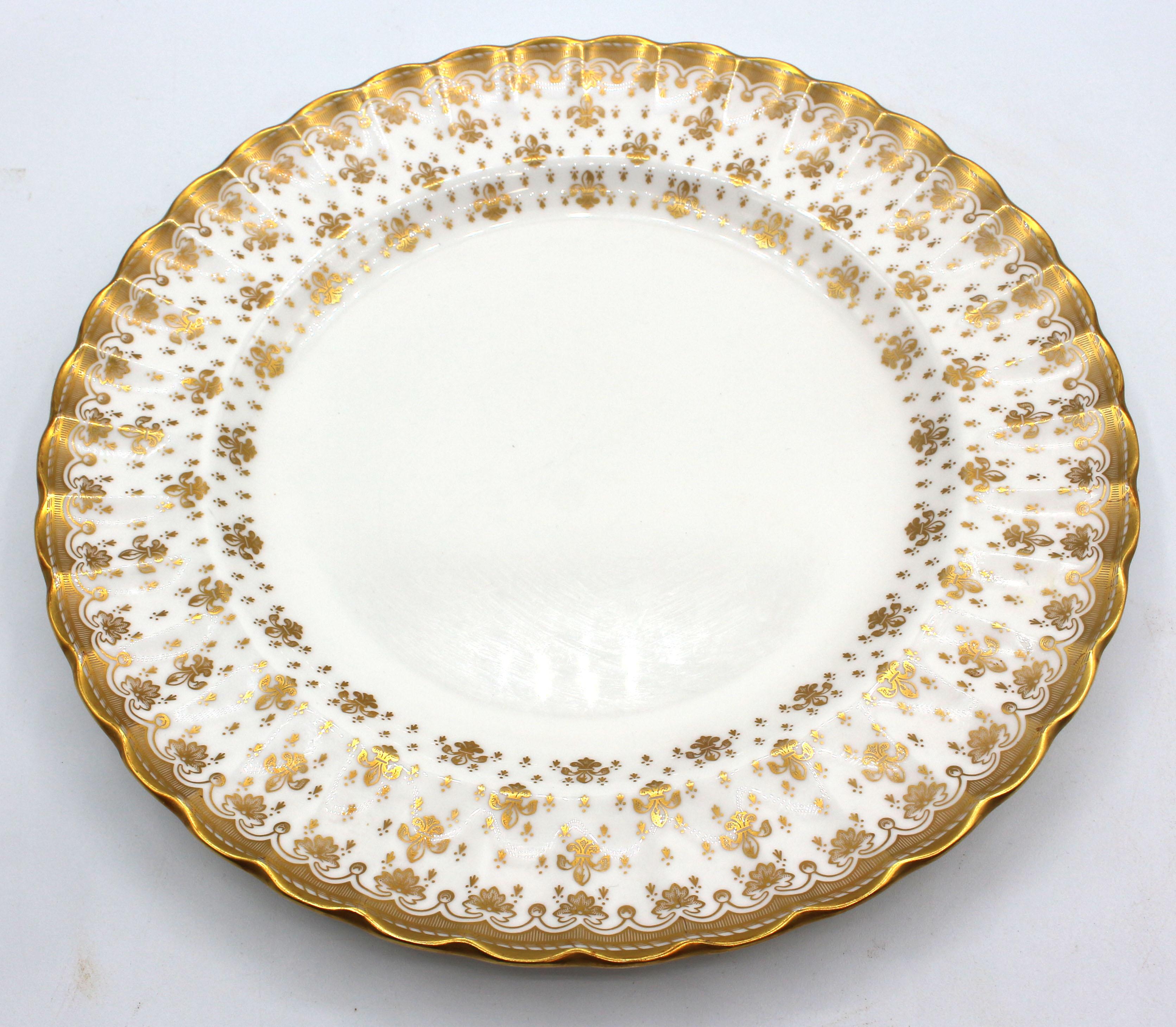 Mid-Century Modern Set of 6 Dinner Plates, Spode's Fleur de Lys Gold, Mid-20th Century