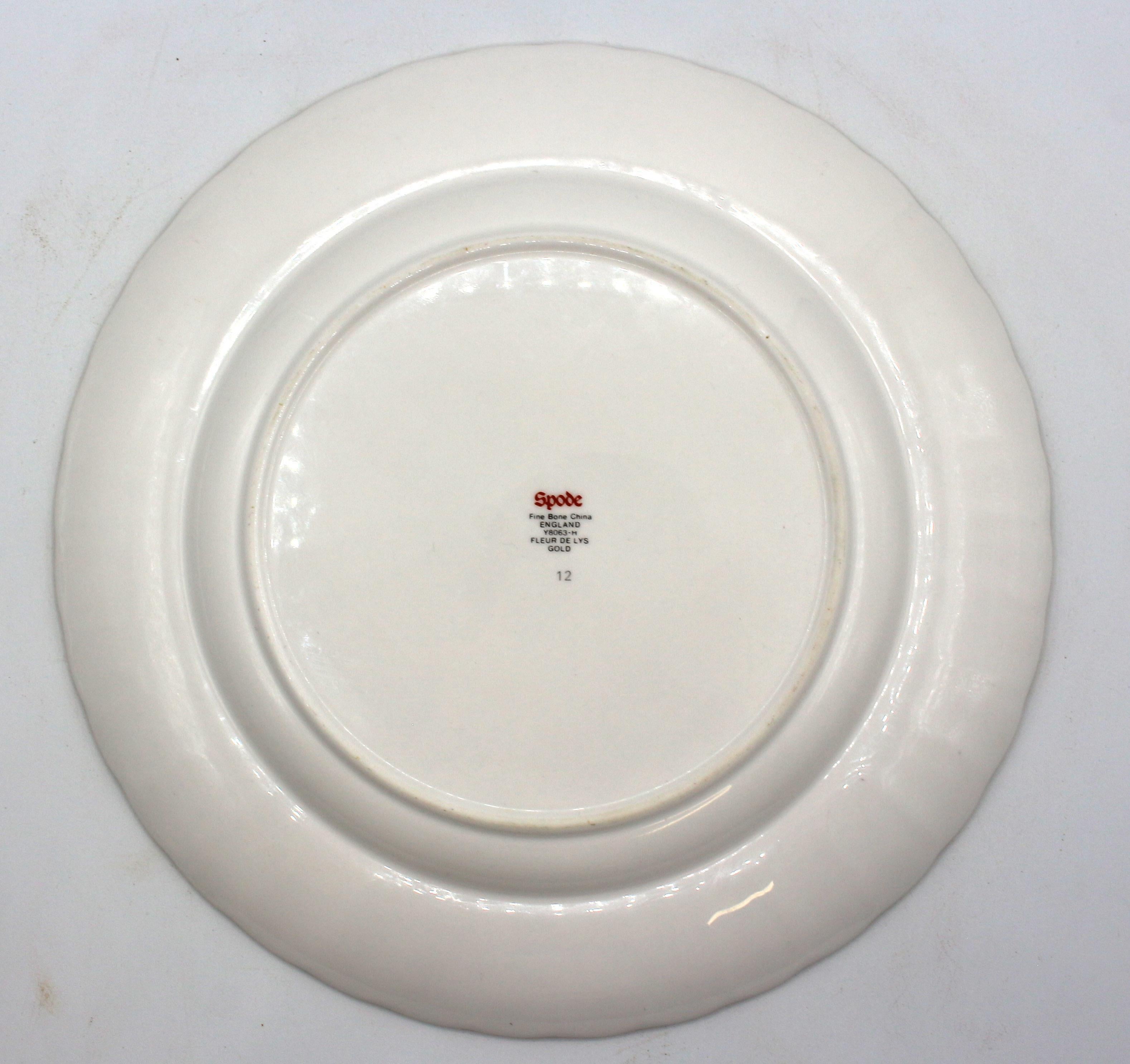 Set of 6 Dinner Plates, Spode's Fleur de Lys Gold, Mid-20th Century In Good Condition In Chapel Hill, NC