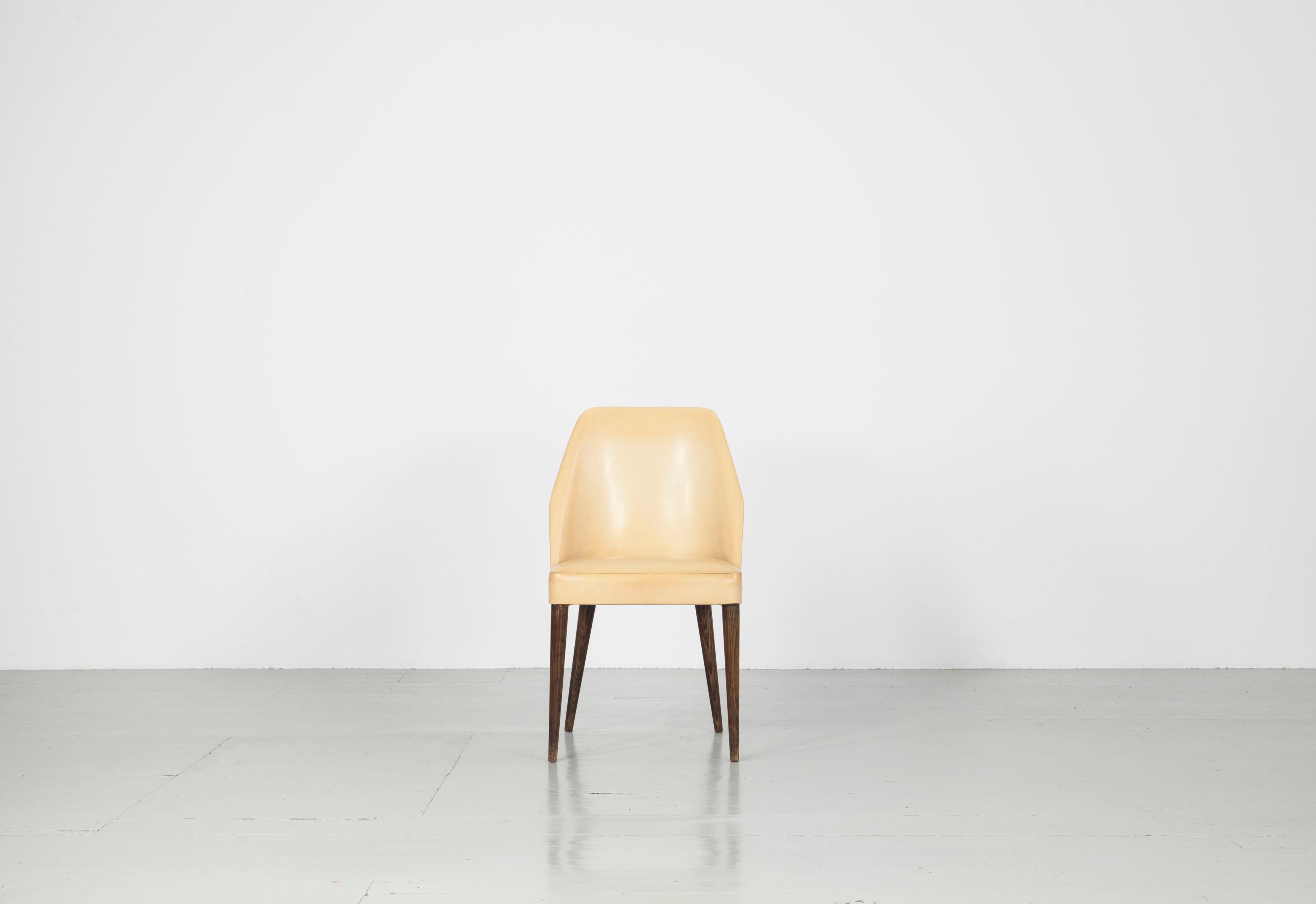 Satz von 6 zweifarbigen Esszimmerstühlen, von Cassina in Italien, 1950er Jahre im Angebot 1