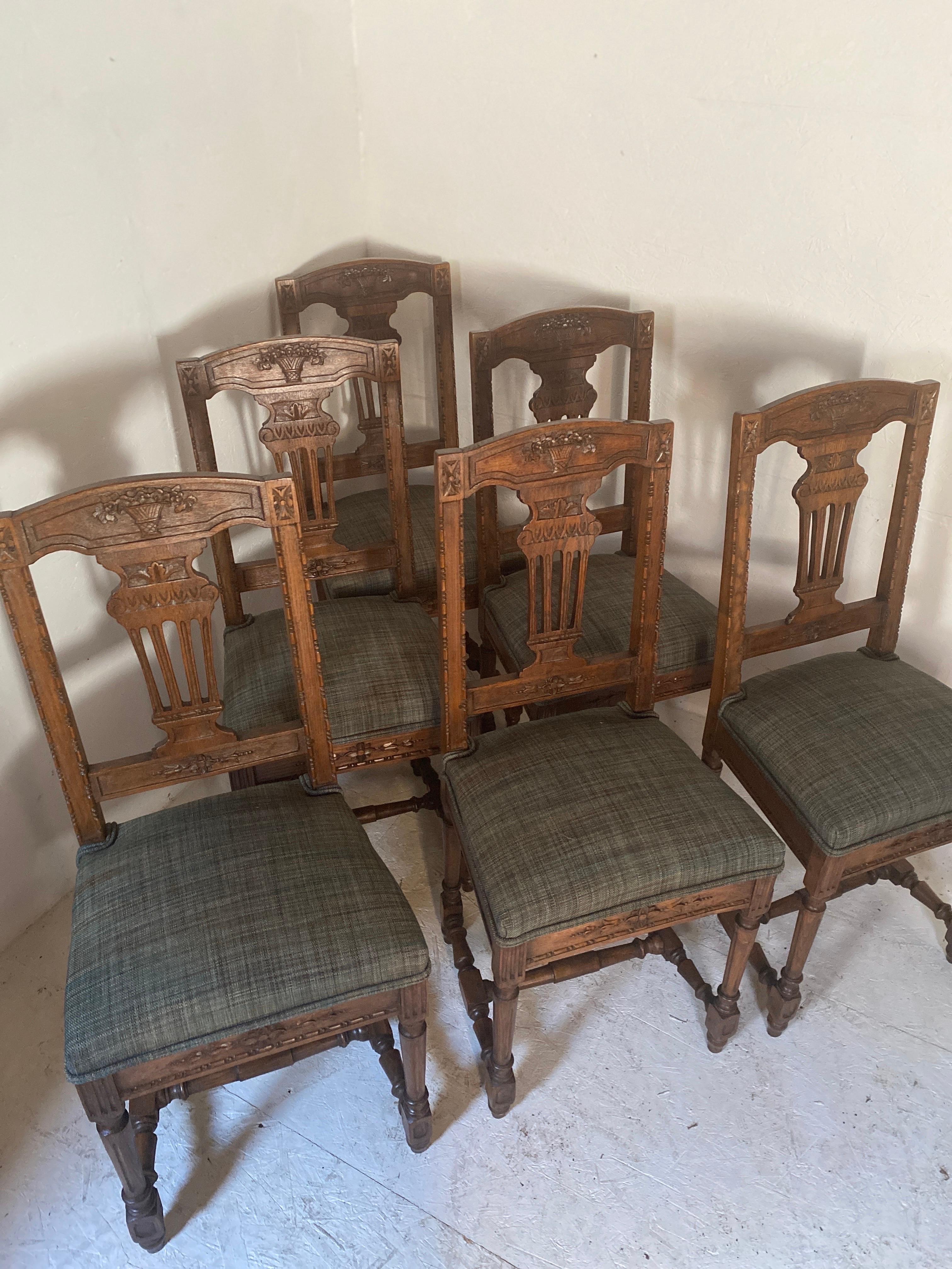 très bel ensemble de 6 chaises retapissées avec de magnifiques tissus de style directoire du 19e siècle