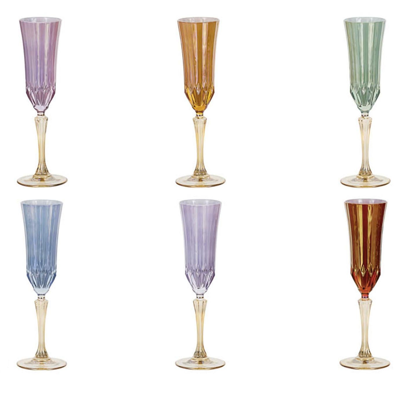 This luxurious set of 6 18cl chalices are fit for royalty. They come in 6 vivid transparent colors and are made to hold champagne or any other drink of your choice. Each glass is handmade.