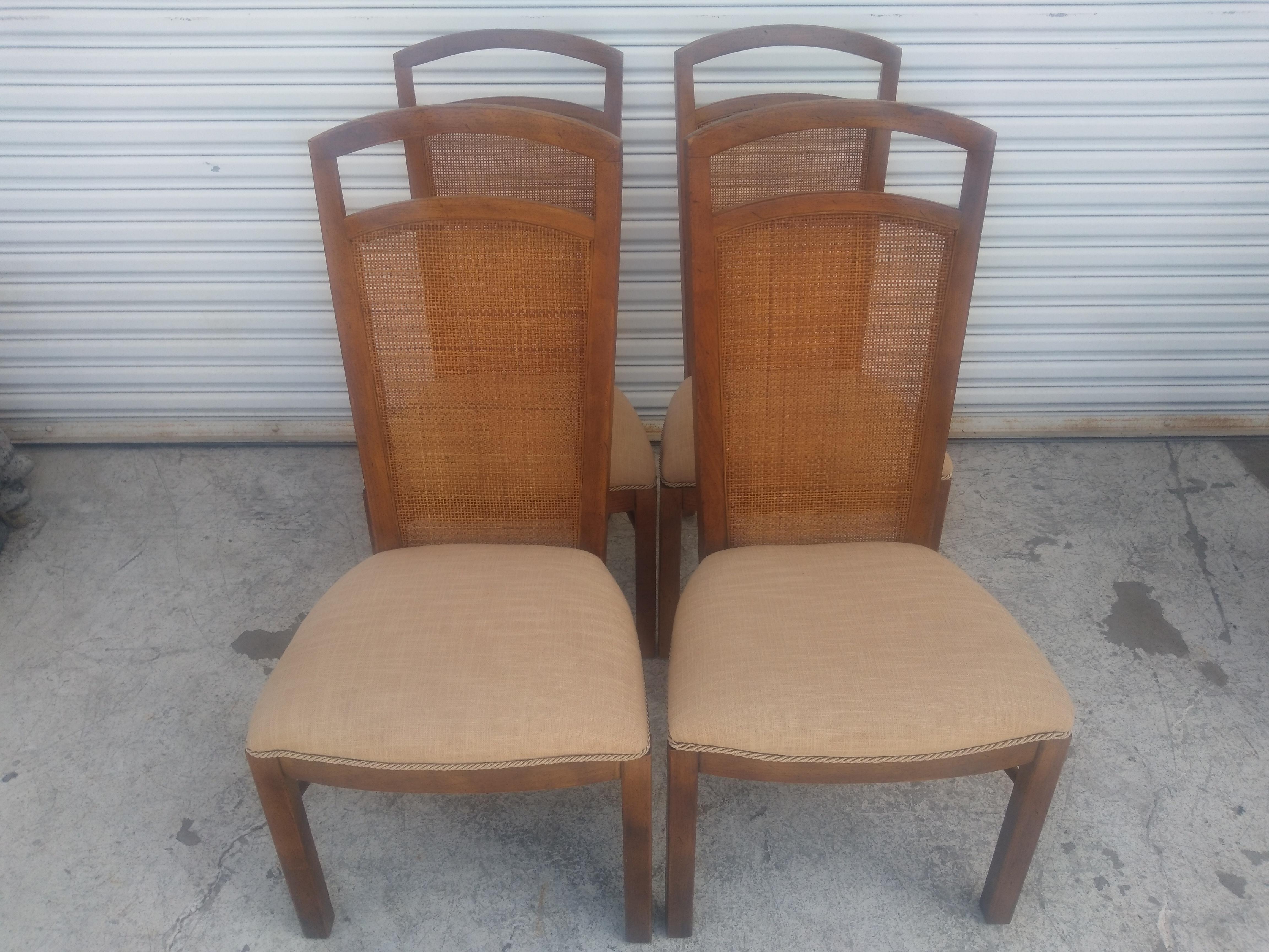 Américain Ensemble de 6 chaises de salle à manger Drexel à dossier en canne de pécan en vente