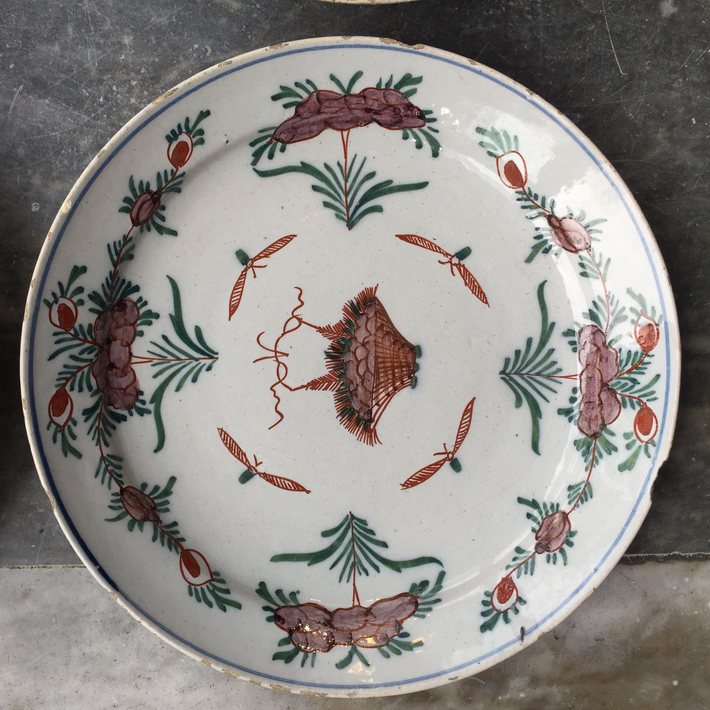 Set di 6 piatti Delft olandesi con cesti di fiori, XVIII secolo In condizioni discrete in vendita a AMSTERDAM, NH