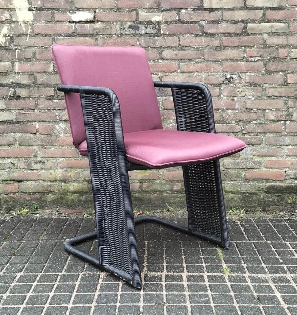 Tissage Ensemble de 6 chaises de salle à manger en osier de conception néerlandaise par Luit Van Der Helm, années 1980. en vente