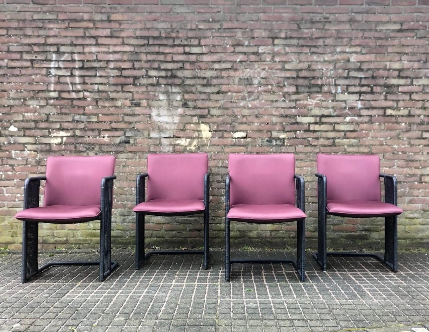 Tissu Ensemble de 6 chaises de salle à manger en osier de conception néerlandaise par Luit Van Der Helm, années 1980. en vente
