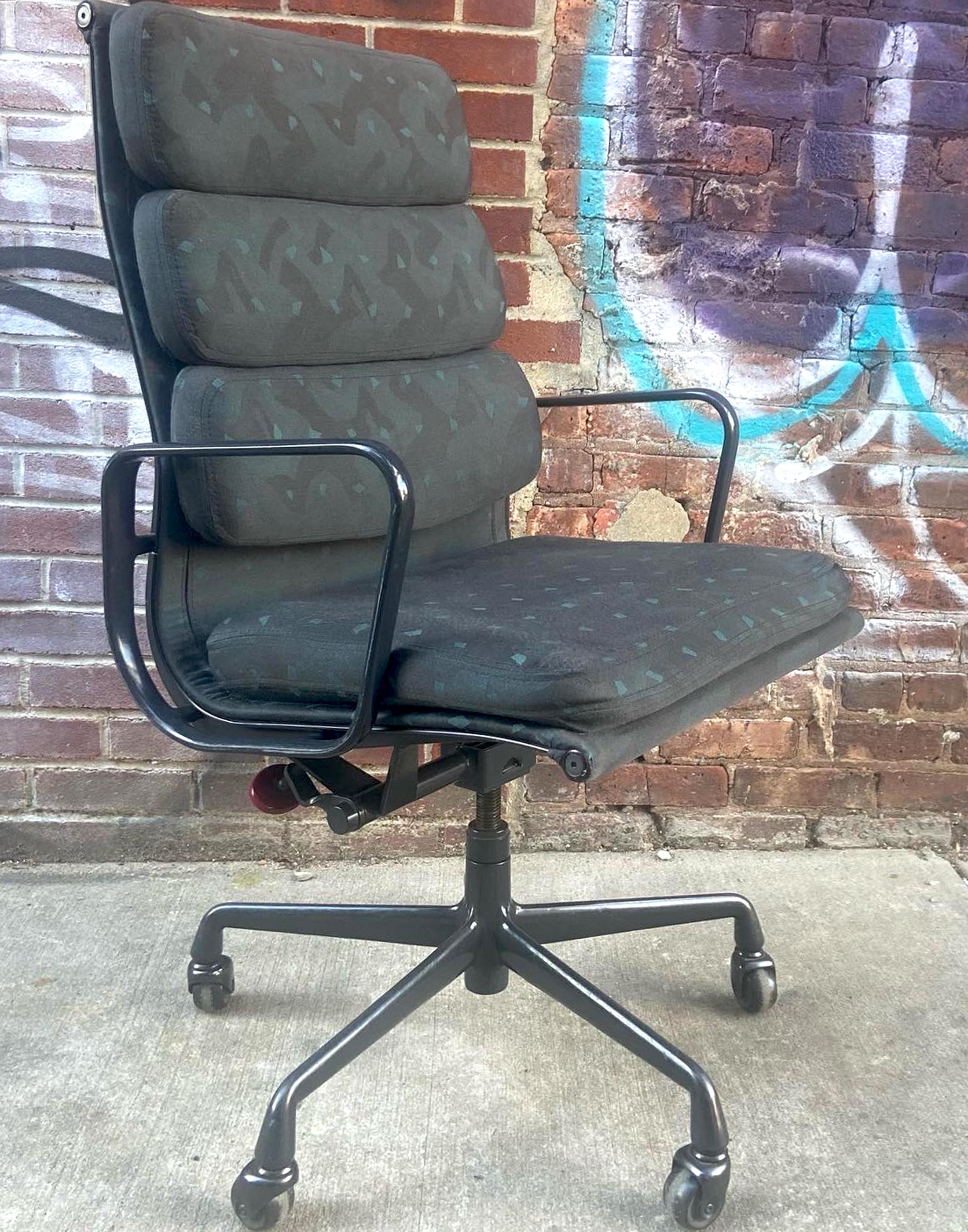 Aluminum Set of 6 Eames for Herman Miller Soft Pad Chairs, 1980's