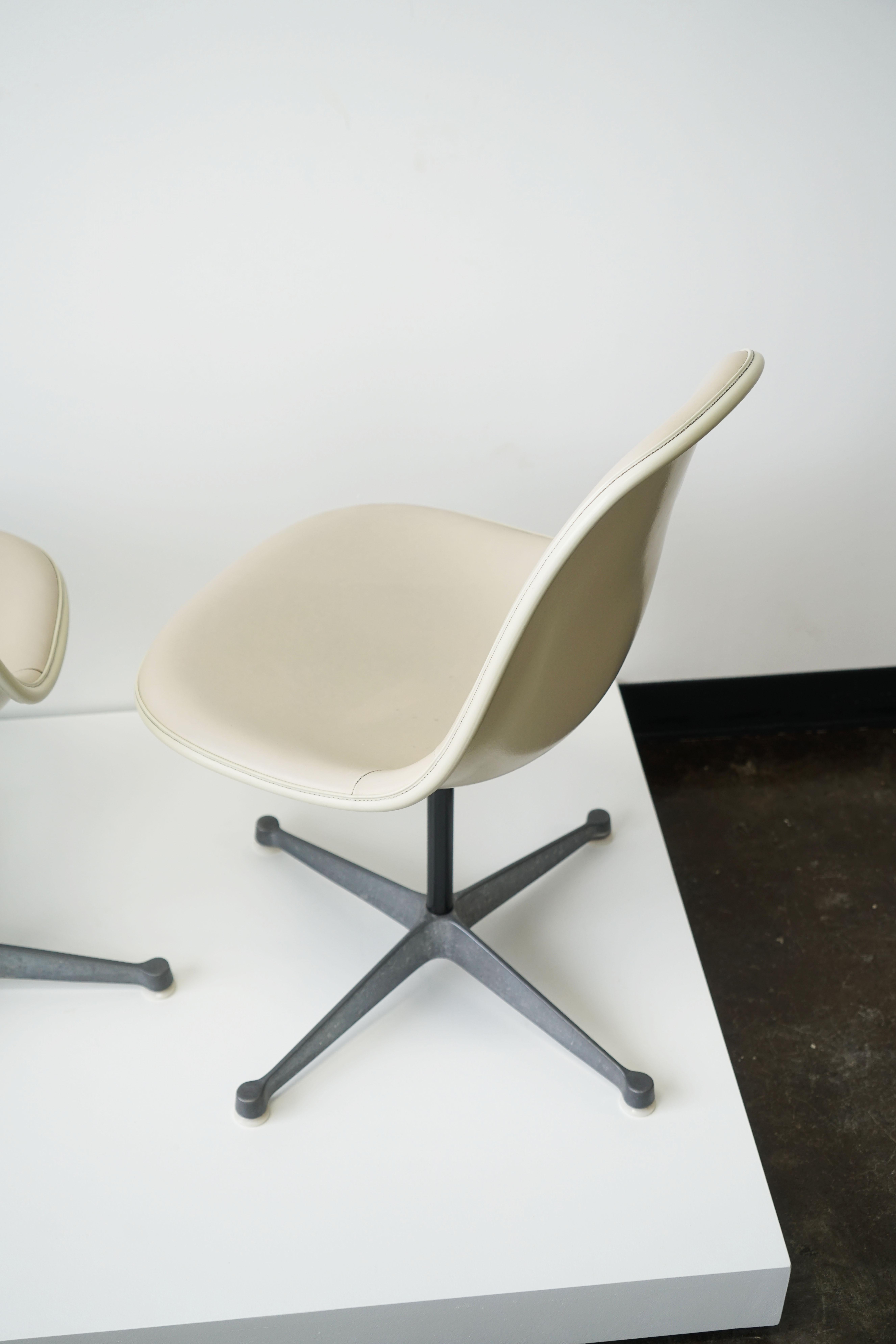Fiberglass Set of 6 Eames PSC Chairs for Herman Miller with Upholstery For Sale