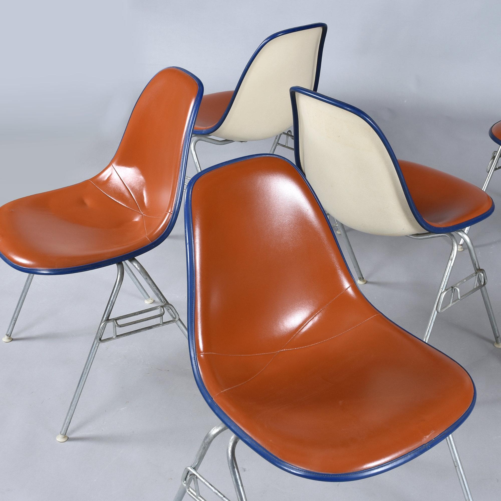 Set di 6 sedie Eames impilabili Eastern Air Lines a conchiglia in Naugahyde rosso-arancio In condizioni buone in vendita a Chattanooga, TN