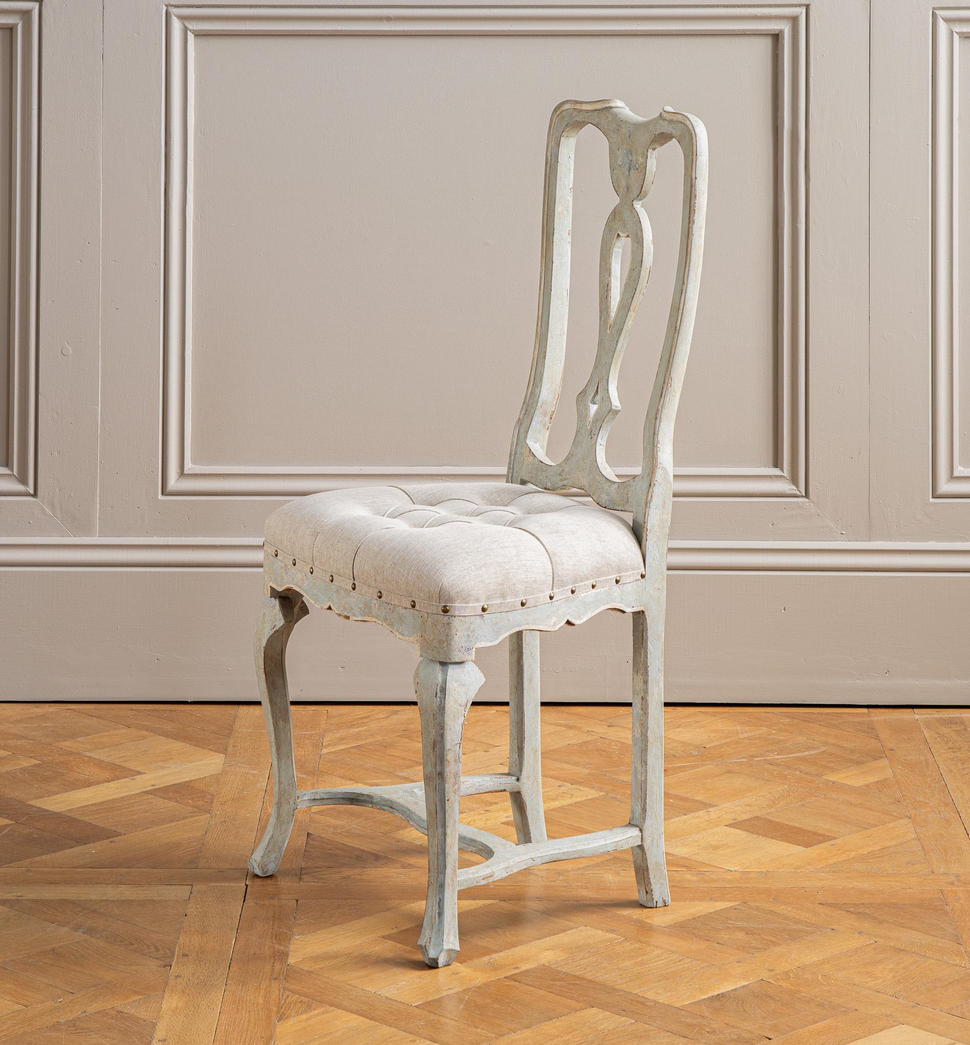 Ensemble de 6 chaises de salle à manger italiennes du début du C.I.C. à patine peinte gris-bleu pâle en vente 2